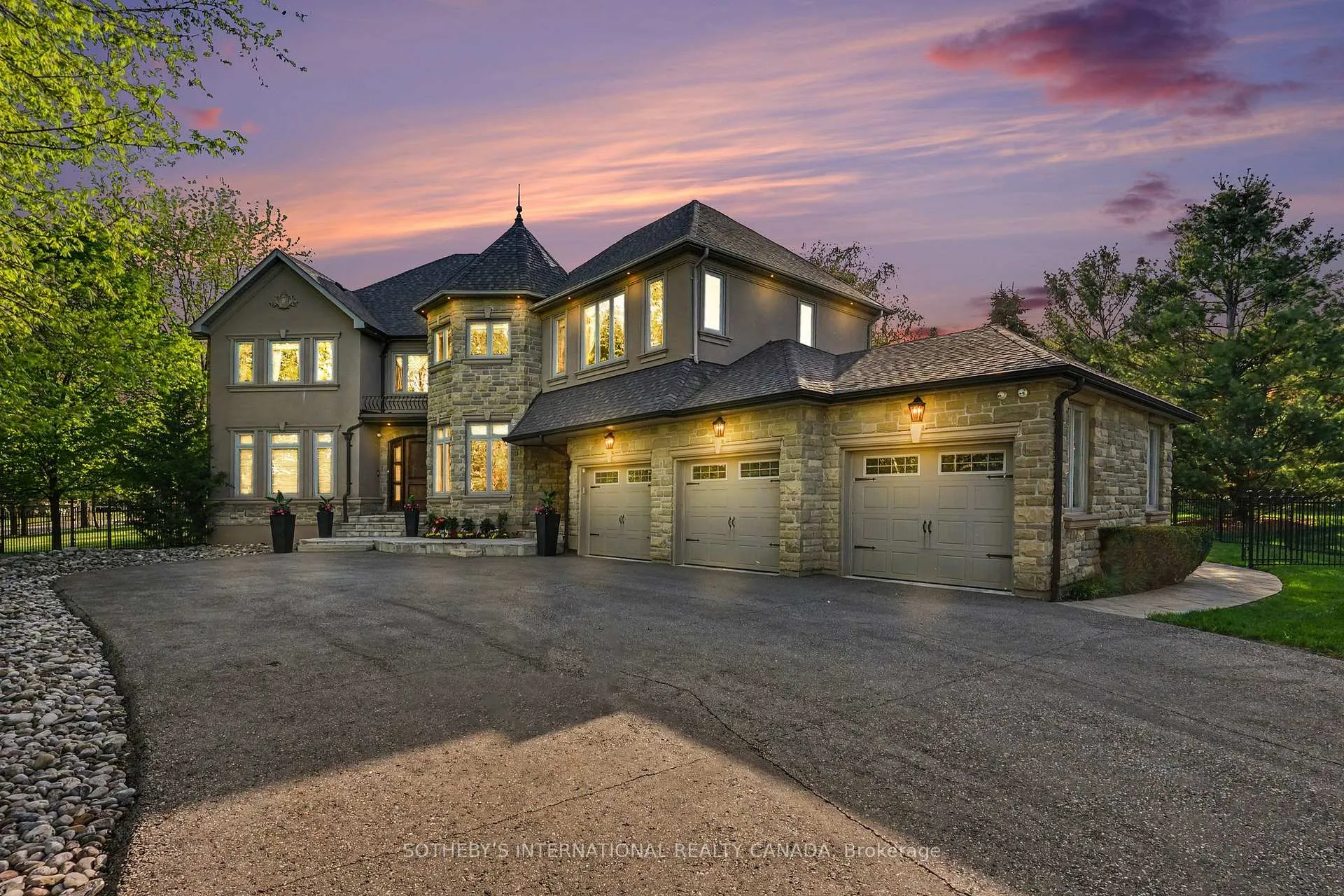Front of 42 Prince Adam Court