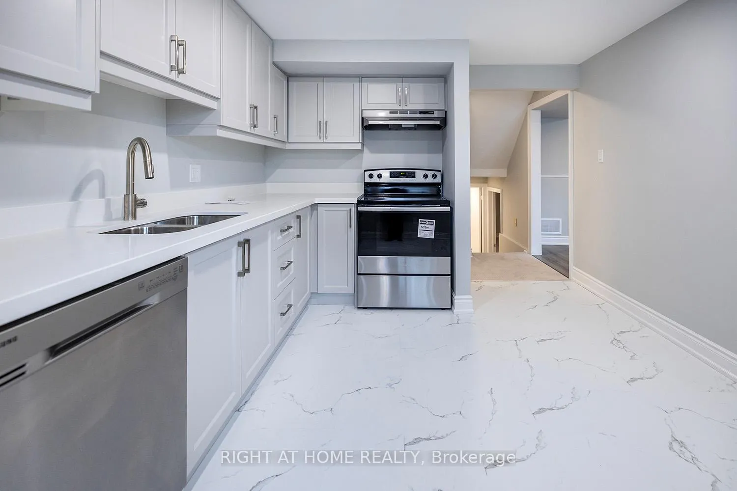 Photo 7 of 204 Johnson Avenue, Whitby, Blue Grass Meadows — HOMEH