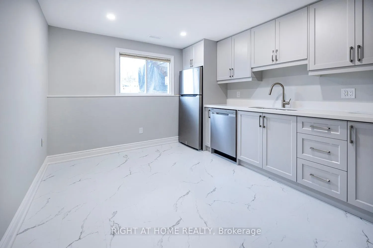 Photo 8 of 204 Johnson Avenue, Whitby, Blue Grass Meadows — HOMEH