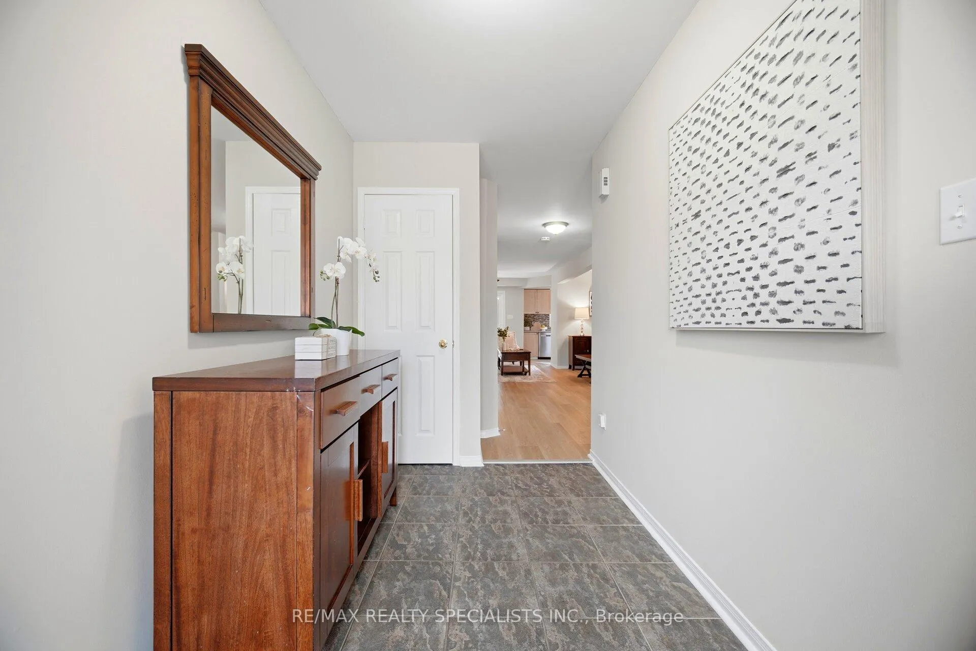 Photo 4 of 5131 Thornburn Drive, Burlington, Uptown — HOMEH