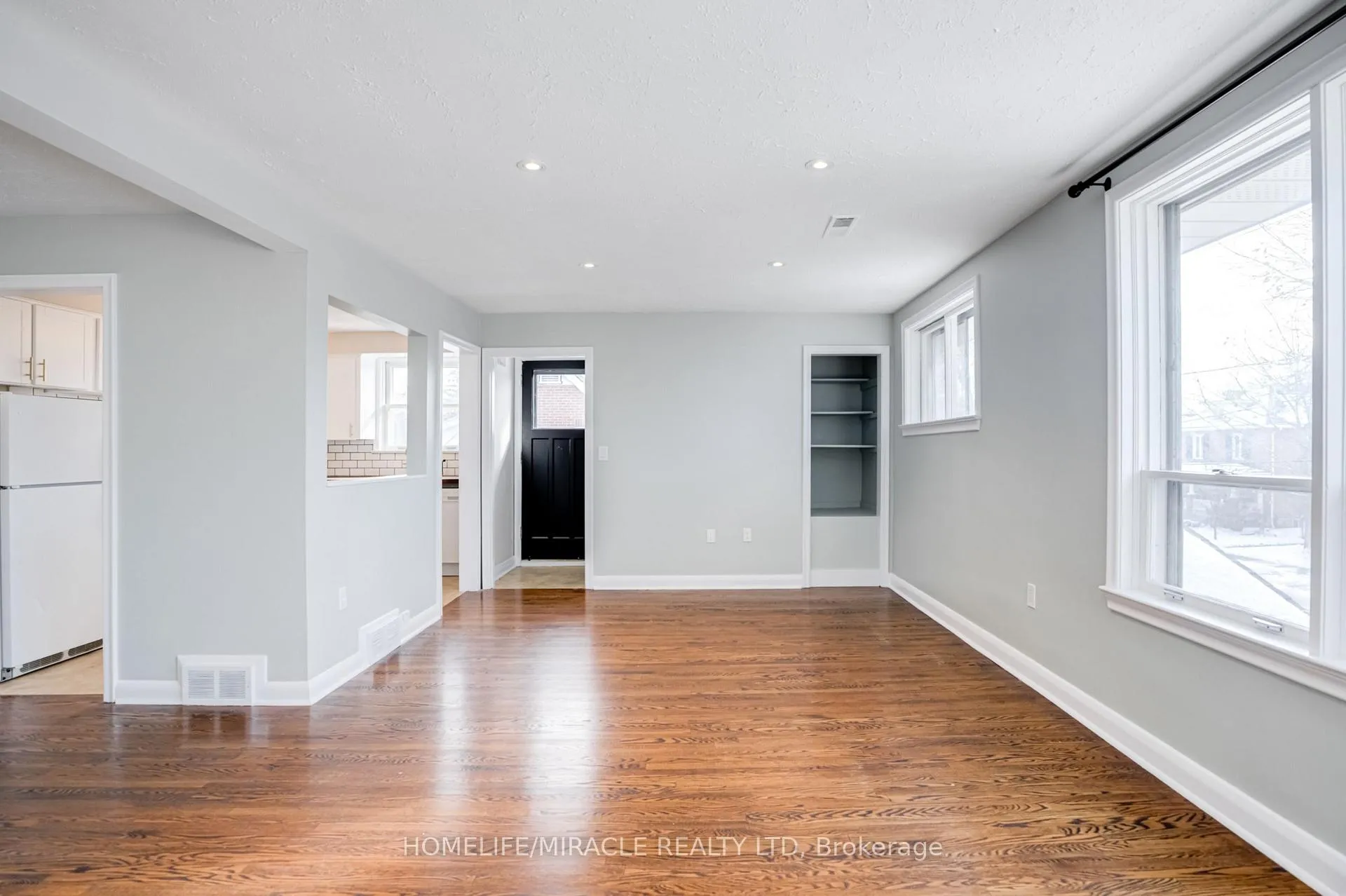 Photo 3 of Unit A, 34 Elizabeth Street, Brampton, Downtown Brampton — HOMEH