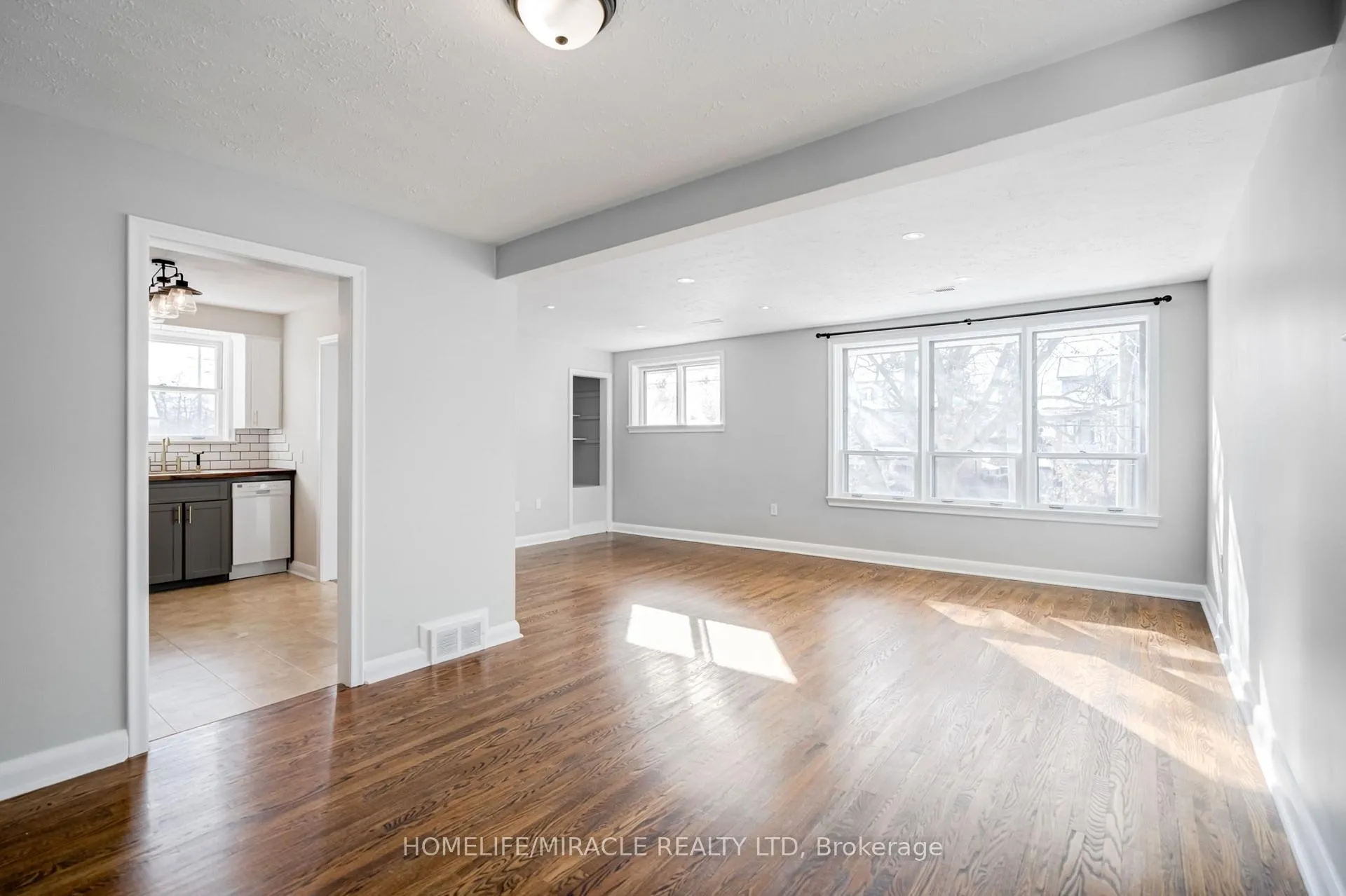 Photo 4 of Unit A, 34 Elizabeth Street, Brampton, Downtown Brampton — HOMEH
