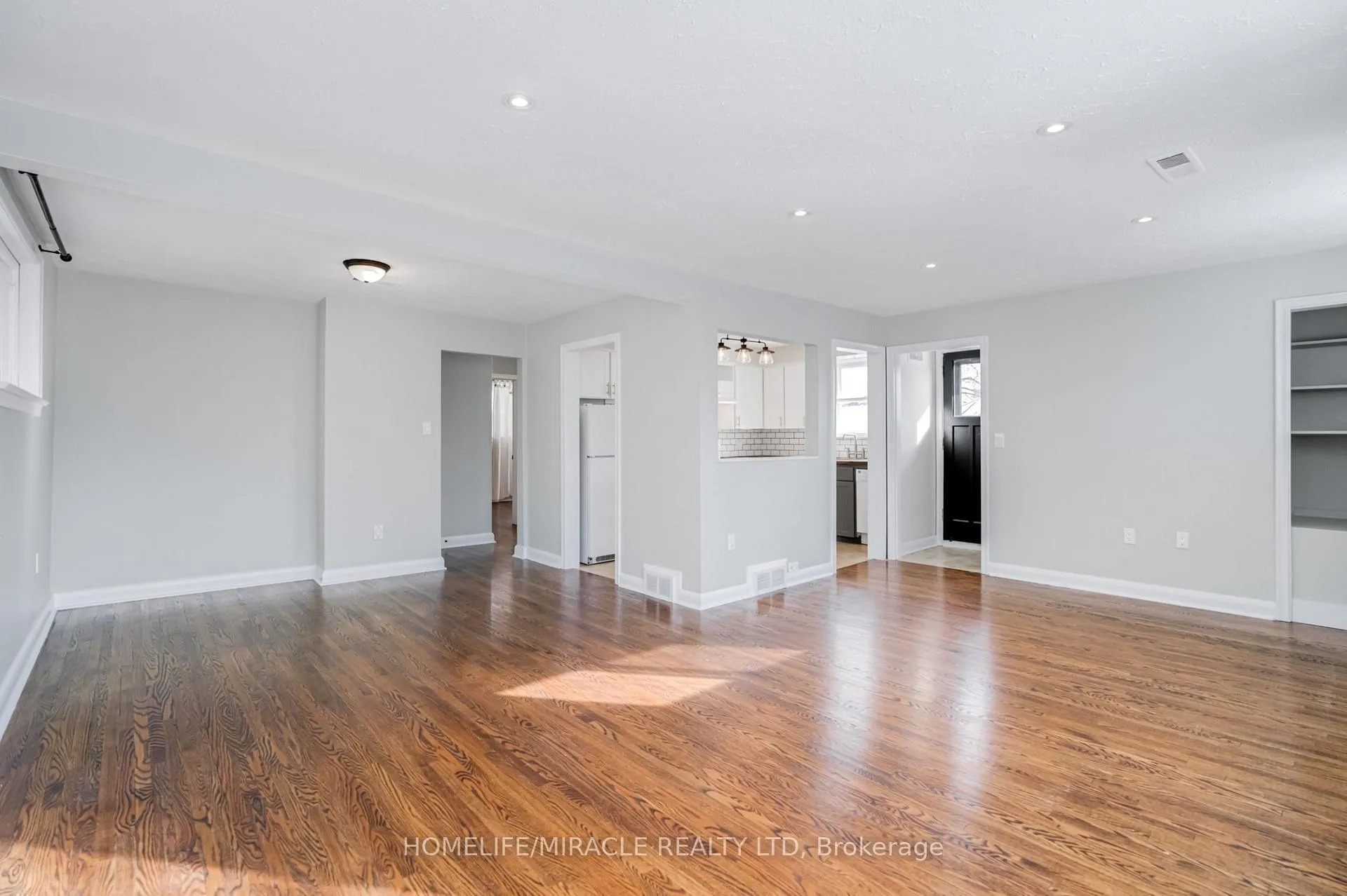 Photo 5 of Unit A, 34 Elizabeth Street, Brampton, Downtown Brampton — HOMEH
