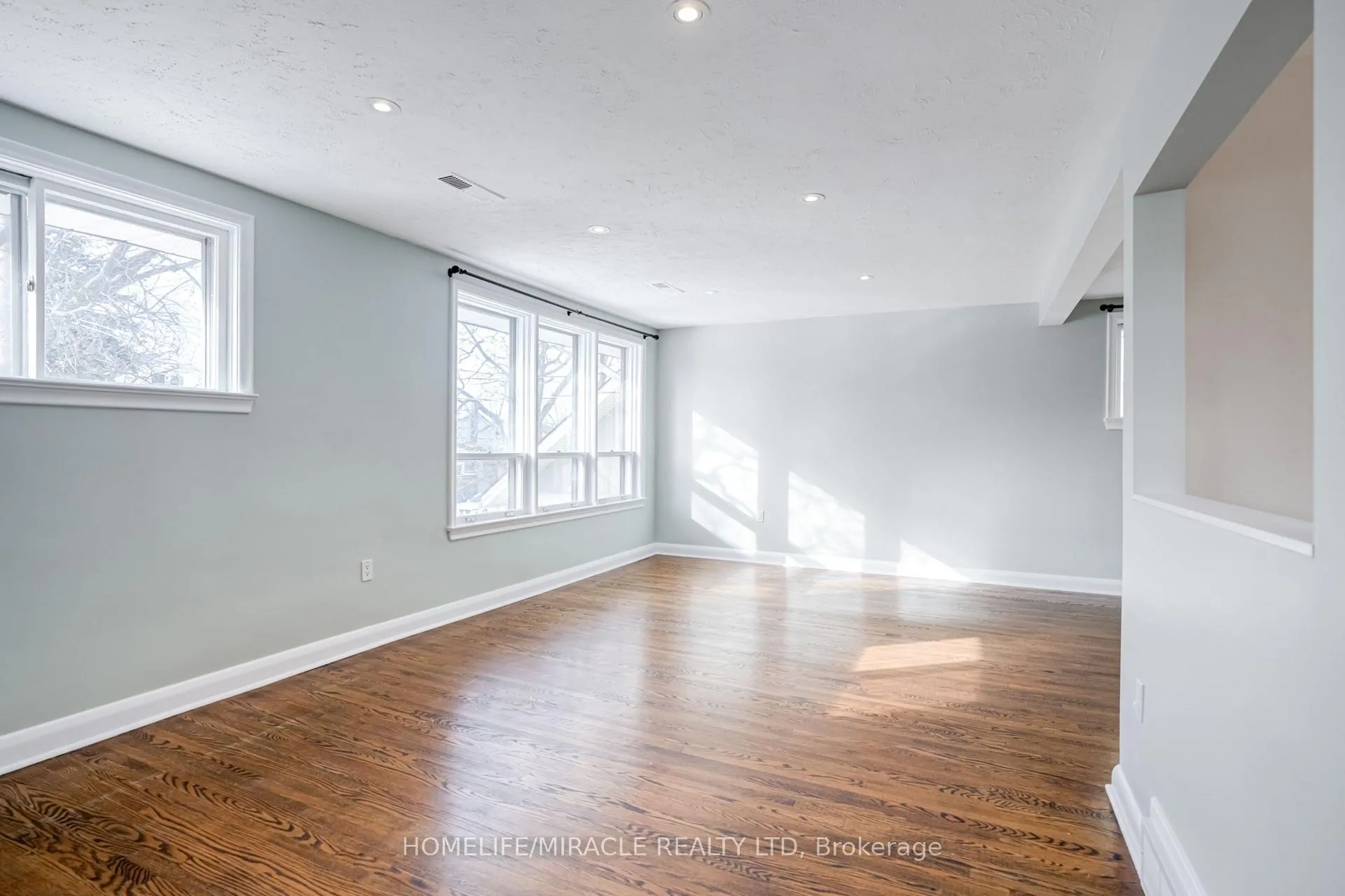 Photo 8 of Unit A, 34 Elizabeth Street, Brampton, Downtown Brampton — HOMEH