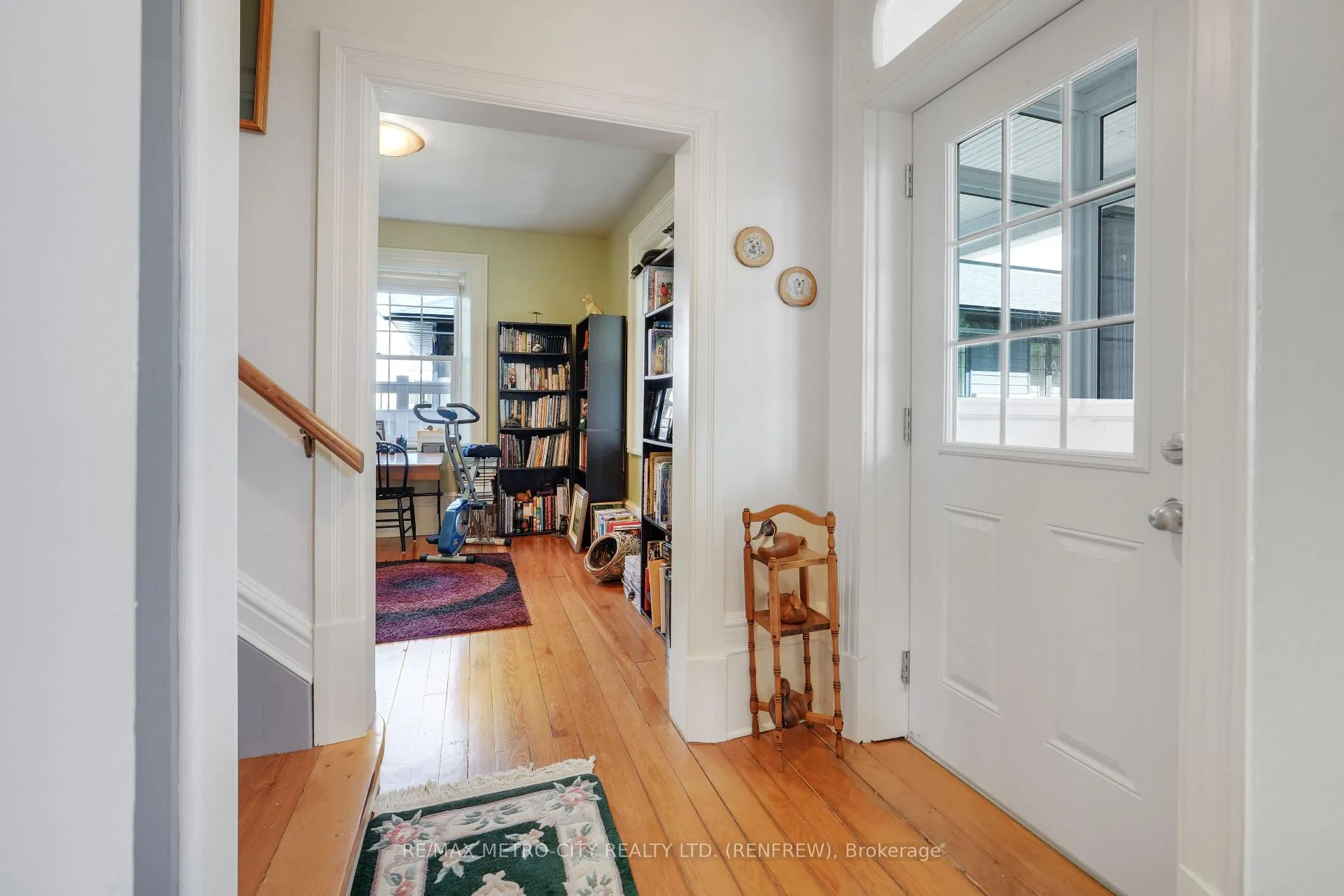 Photo 6 of 674 Raglan Street S, Renfrew — HOMEH