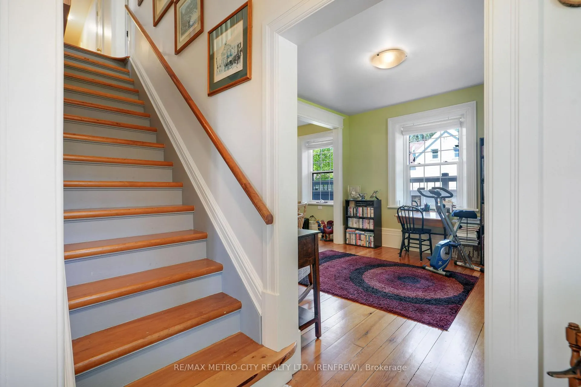 Photo 10 of 674 Raglan Street S, Renfrew — HOMEH
