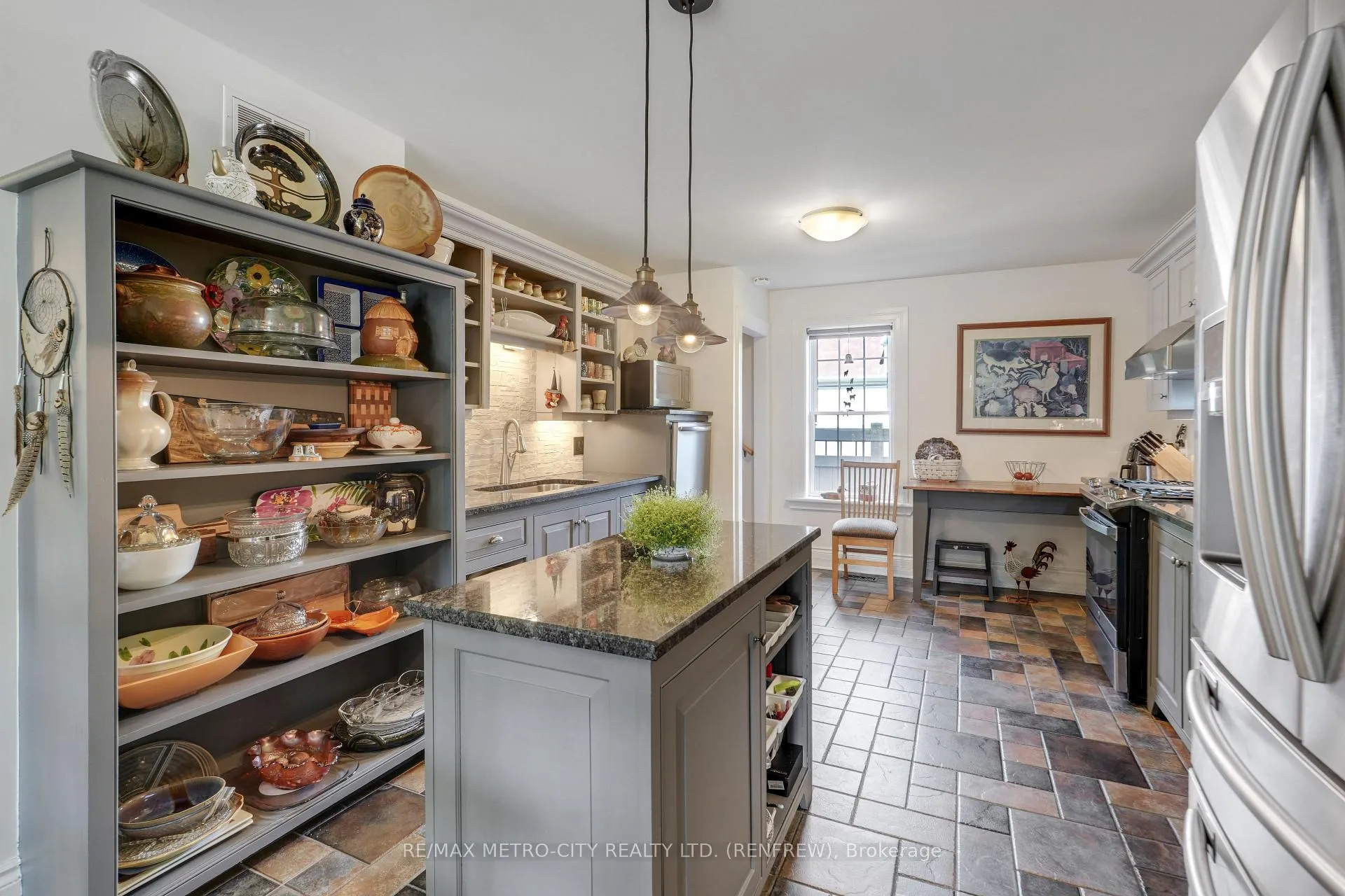 Photo 15 of 674 Raglan Street S, Renfrew — HOMEH