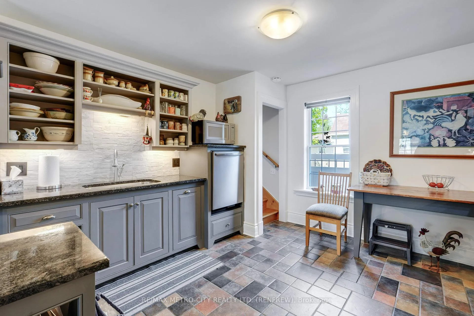 Photo 19 of 674 Raglan Street S, Renfrew — HOMEH