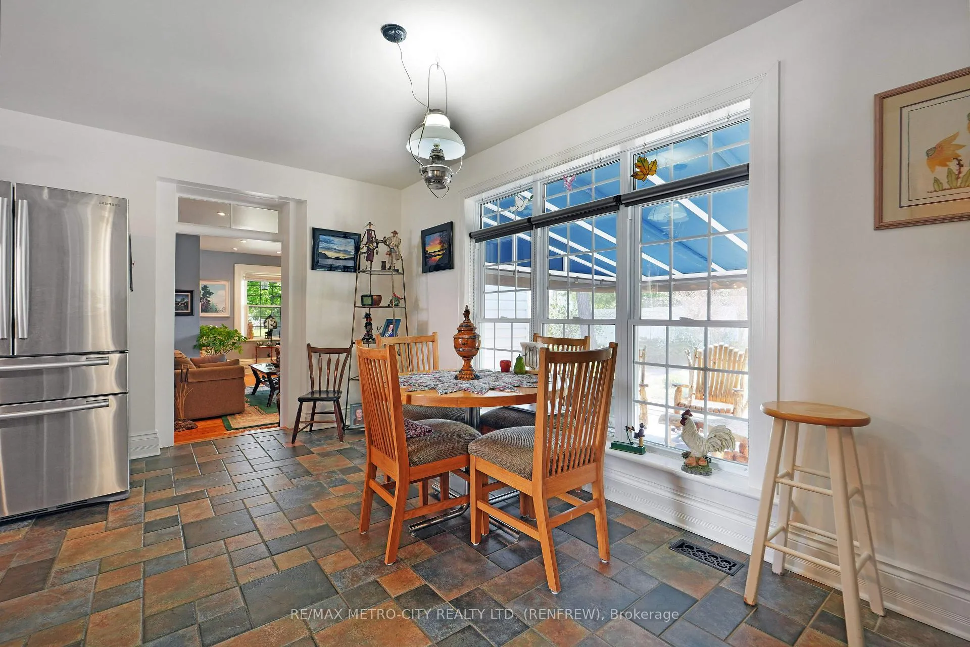 Photo 20 of 674 Raglan Street S, Renfrew — HOMEH
