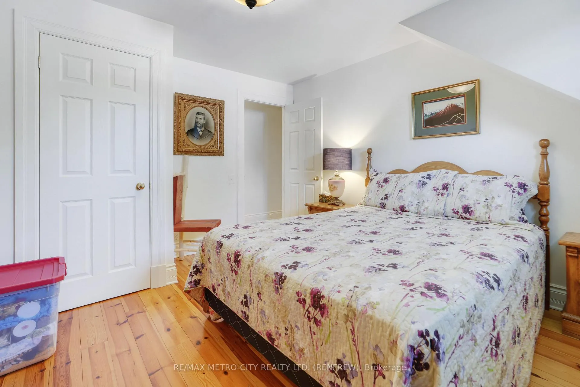 Photo 23 of 674 Raglan Street S, Renfrew — HOMEH