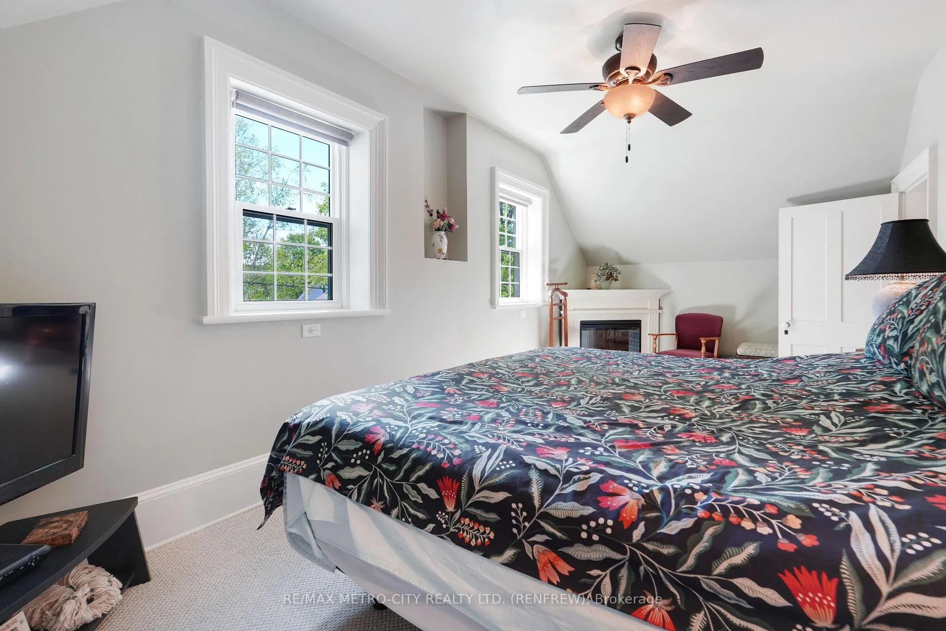 Photo 28 of 674 Raglan Street S, Renfrew — HOMEH