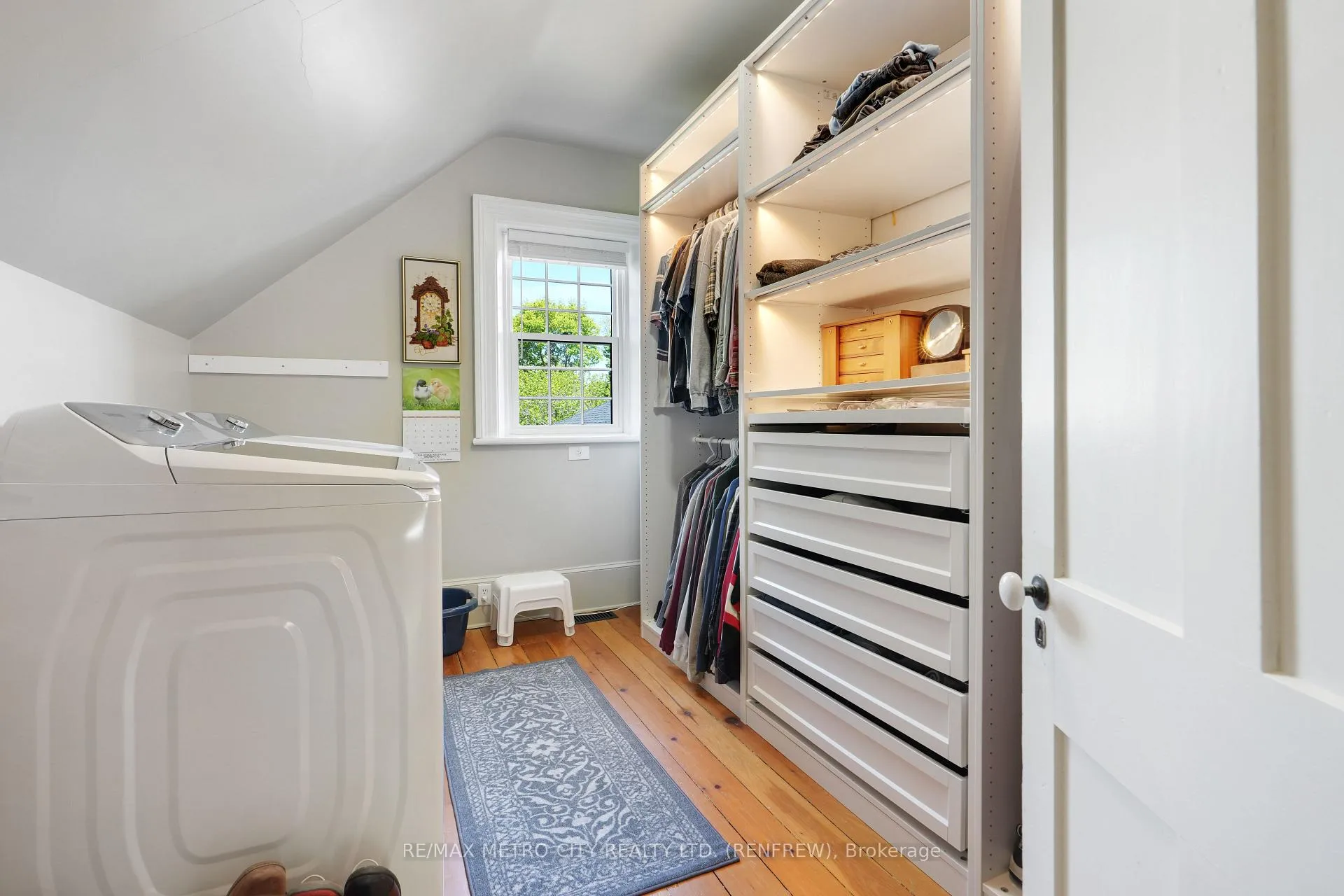 Photo 30 of 674 Raglan Street S, Renfrew — HOMEH