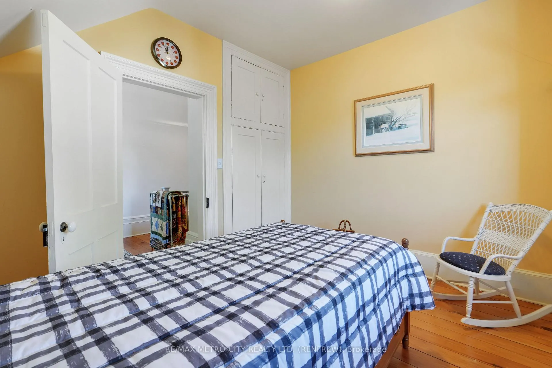 Photo 34 of 674 Raglan Street S, Renfrew — HOMEH