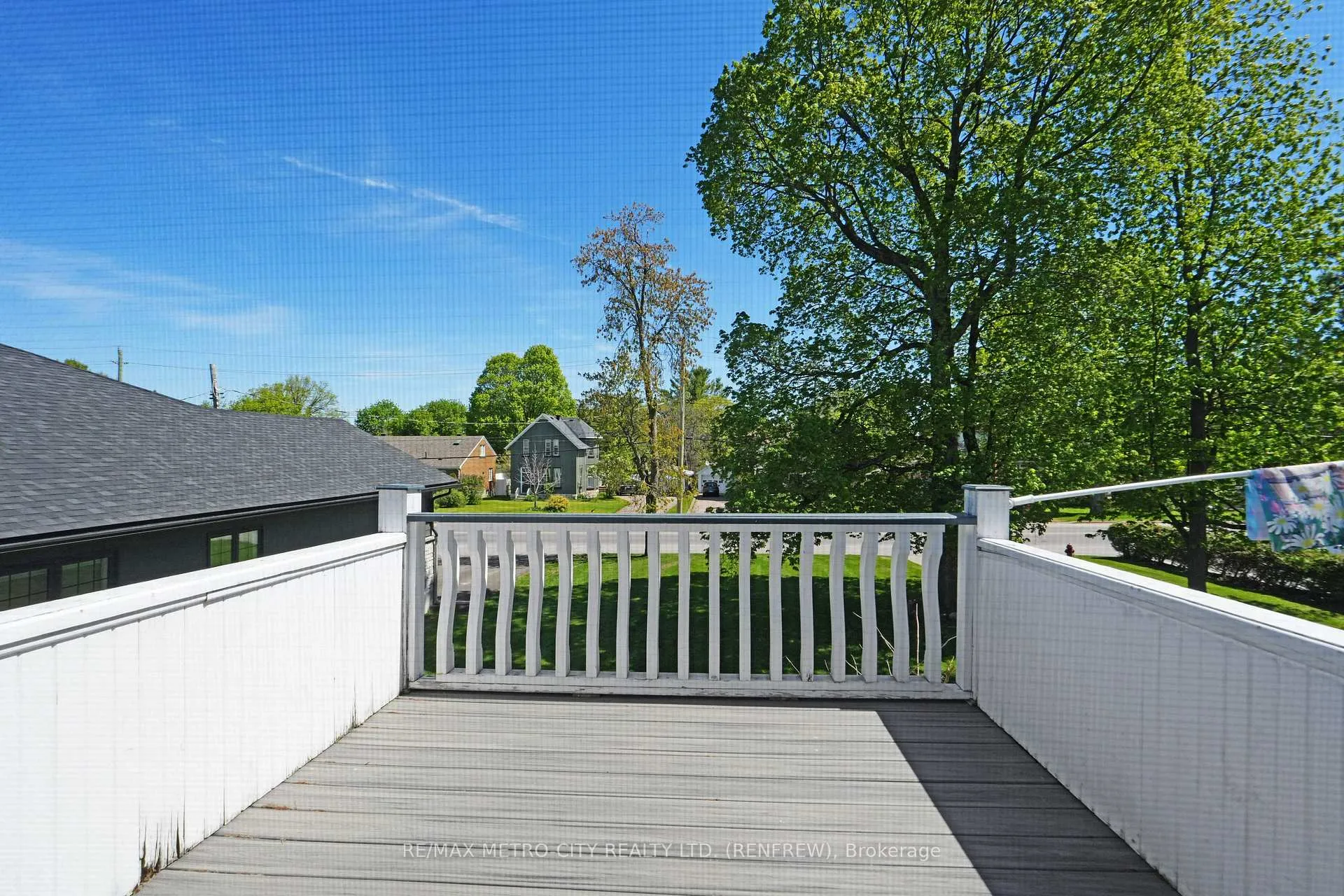 Photo 35 of 674 Raglan Street S, Renfrew — HOMEH