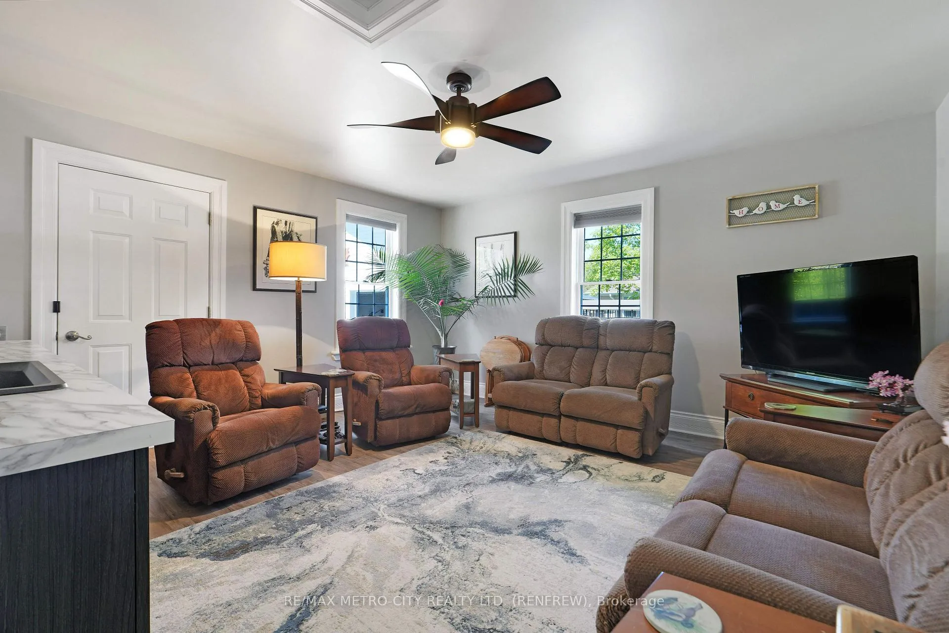 Photo 36 of 674 Raglan Street S, Renfrew — HOMEH
