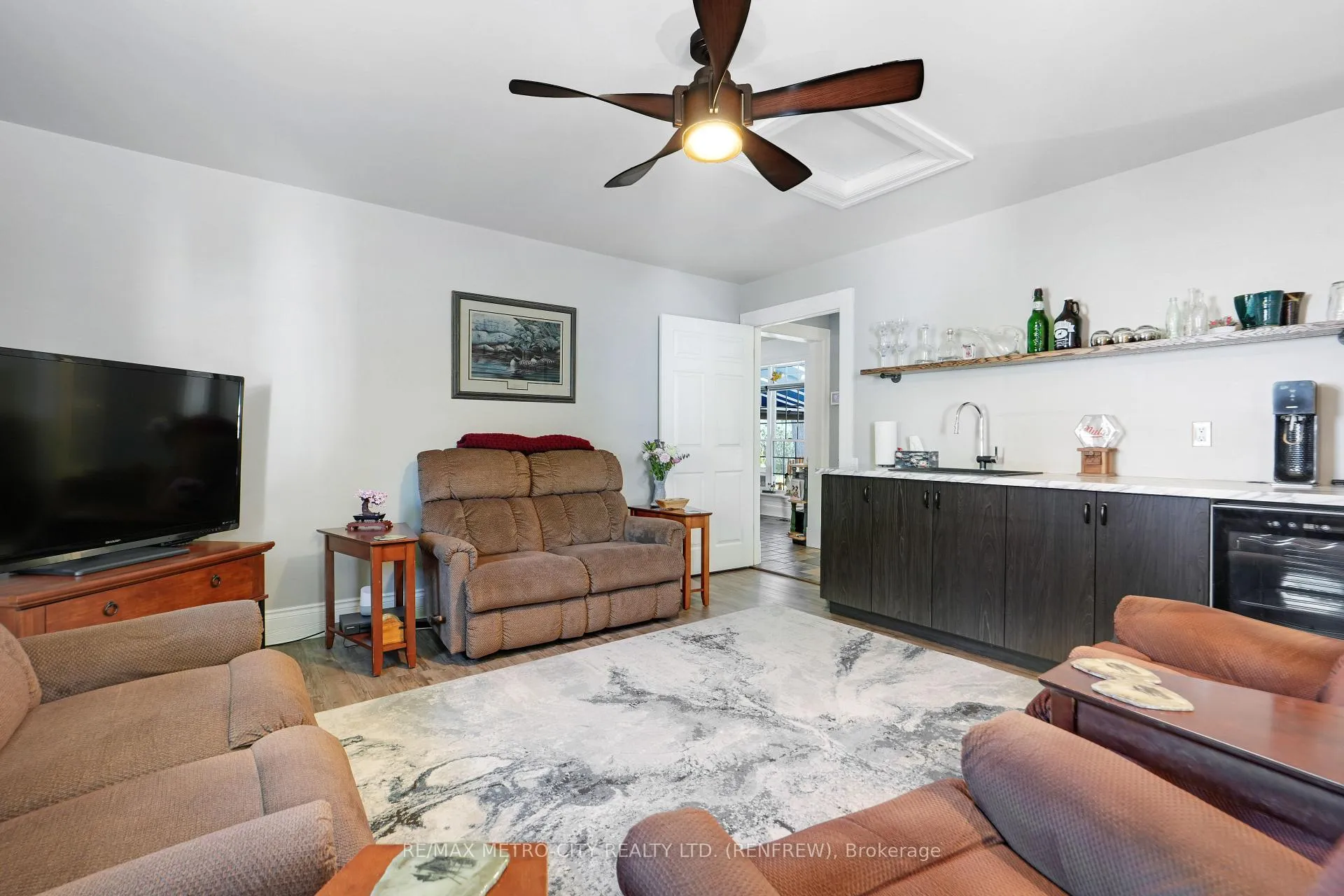 Photo 37 of 674 Raglan Street S, Renfrew — HOMEH