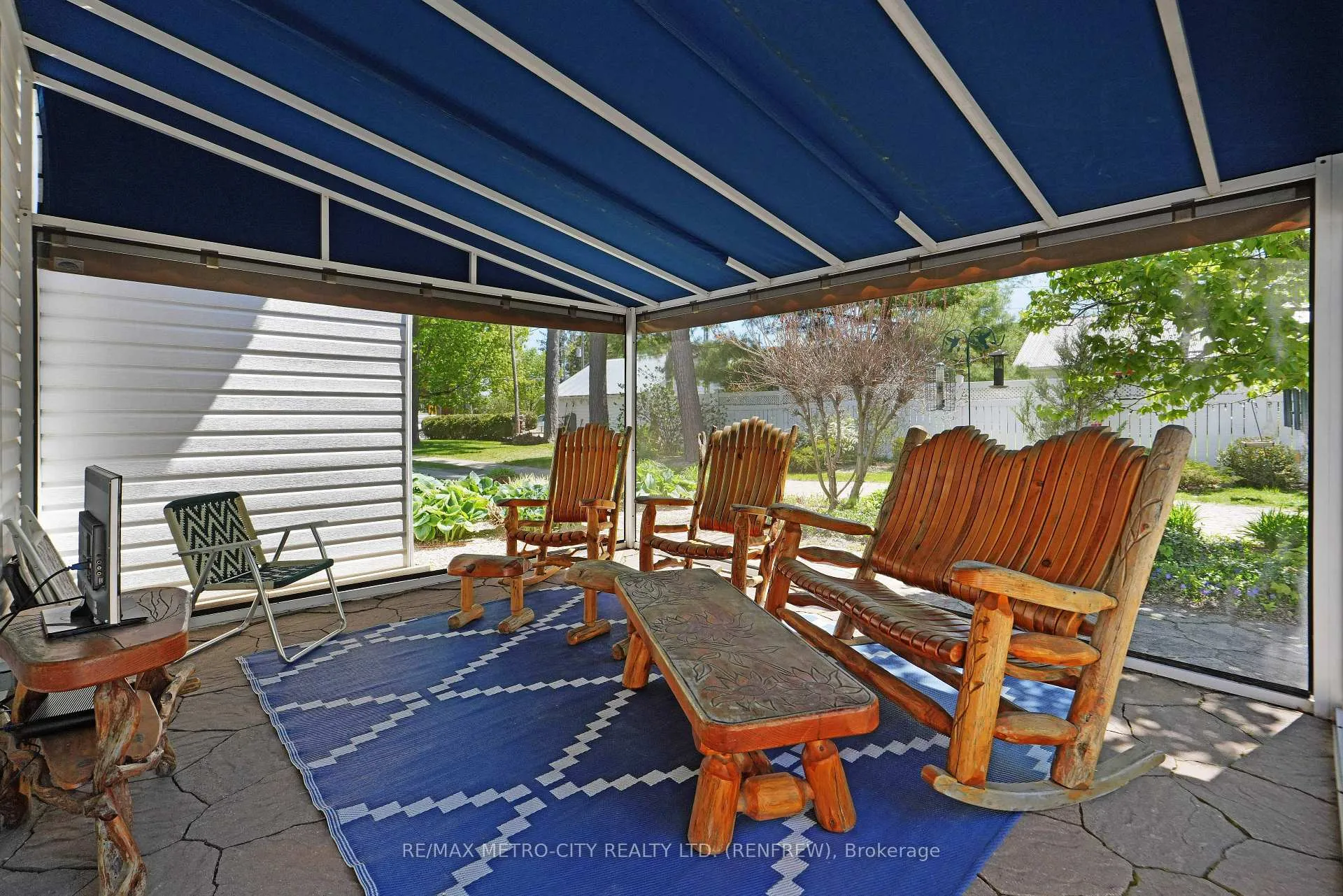 Photo 39 of 674 Raglan Street S, Renfrew — HOMEH