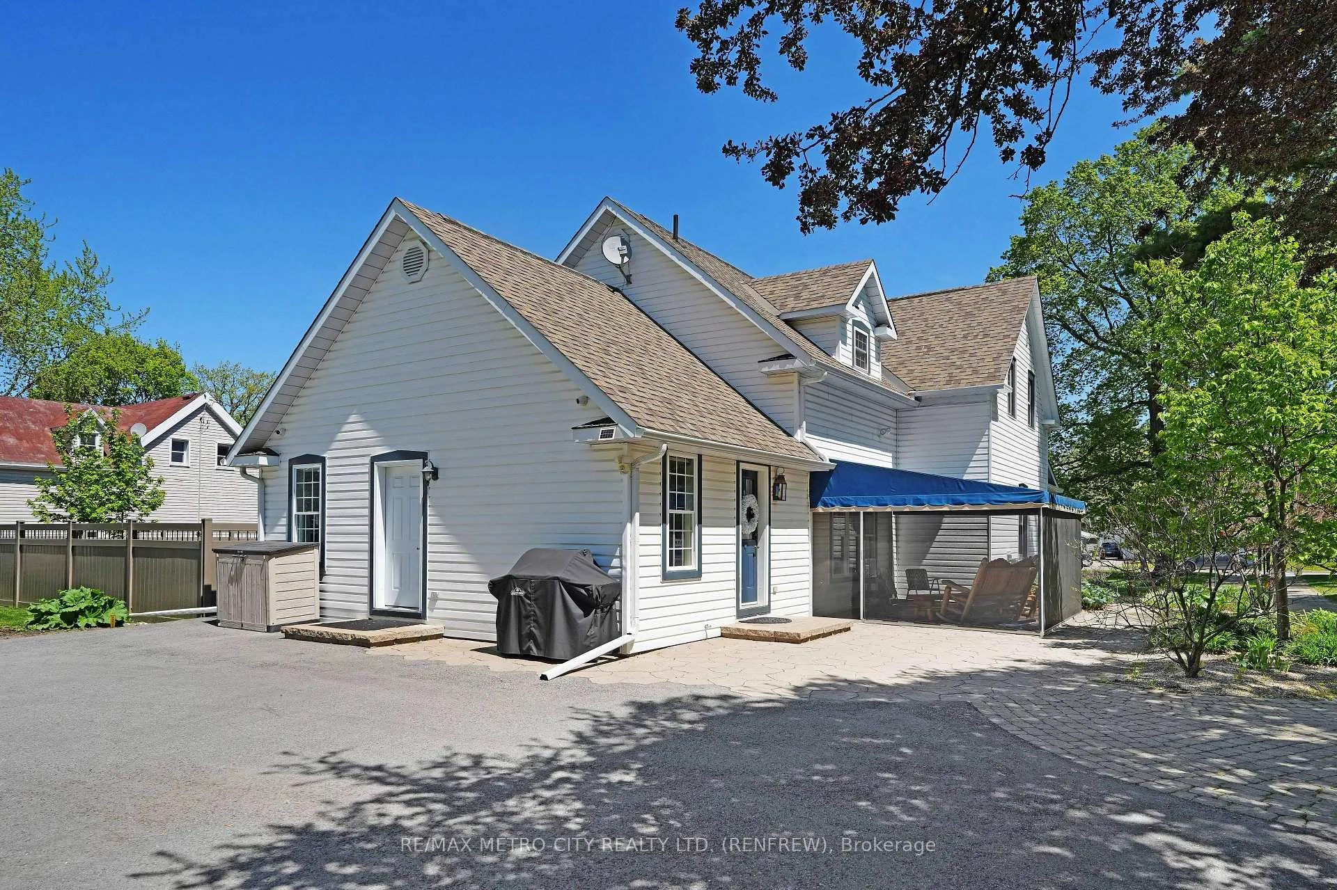 Photo 40 of 674 Raglan Street S, Renfrew — HOMEH