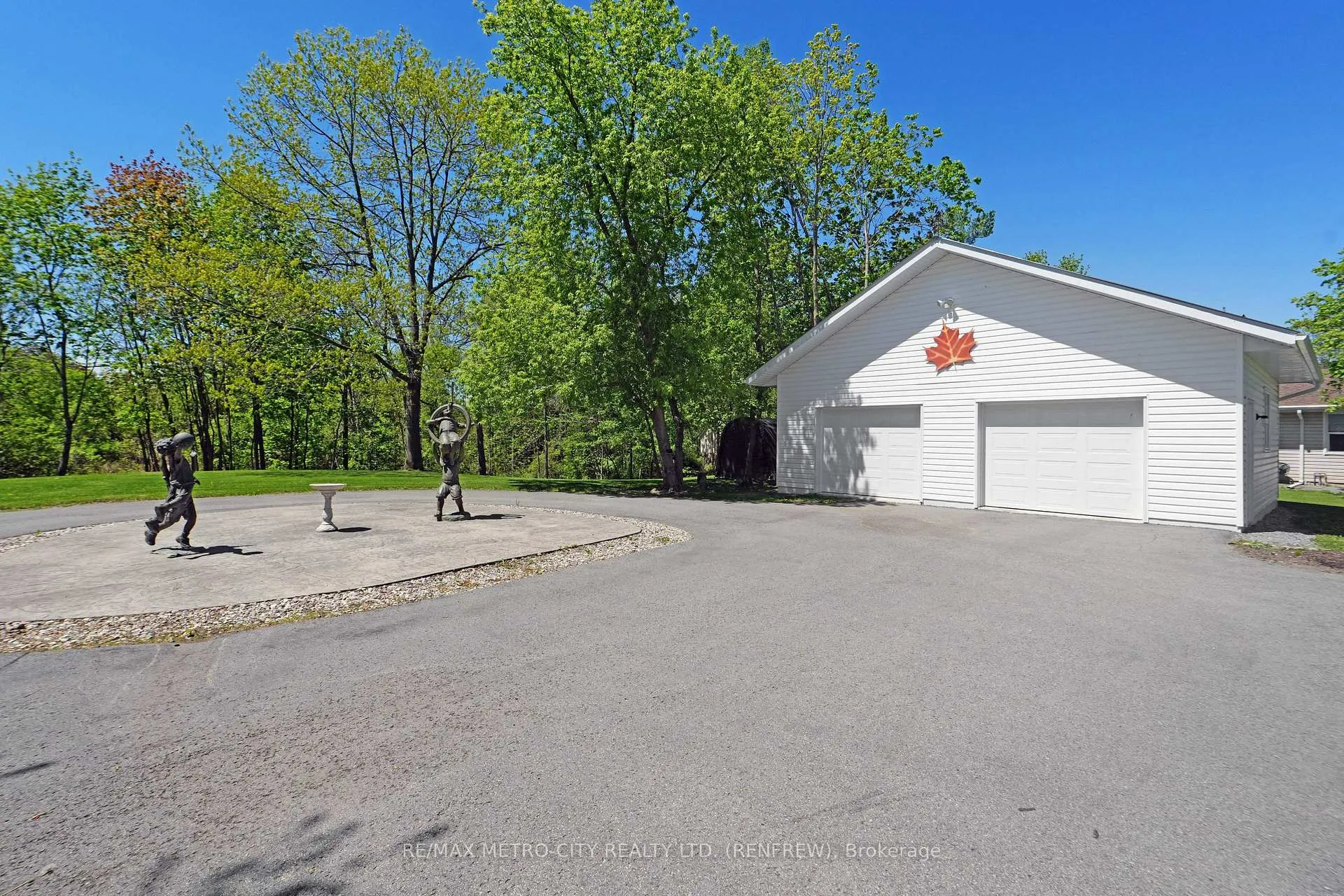 Photo 41 of 674 Raglan Street S, Renfrew — HOMEH