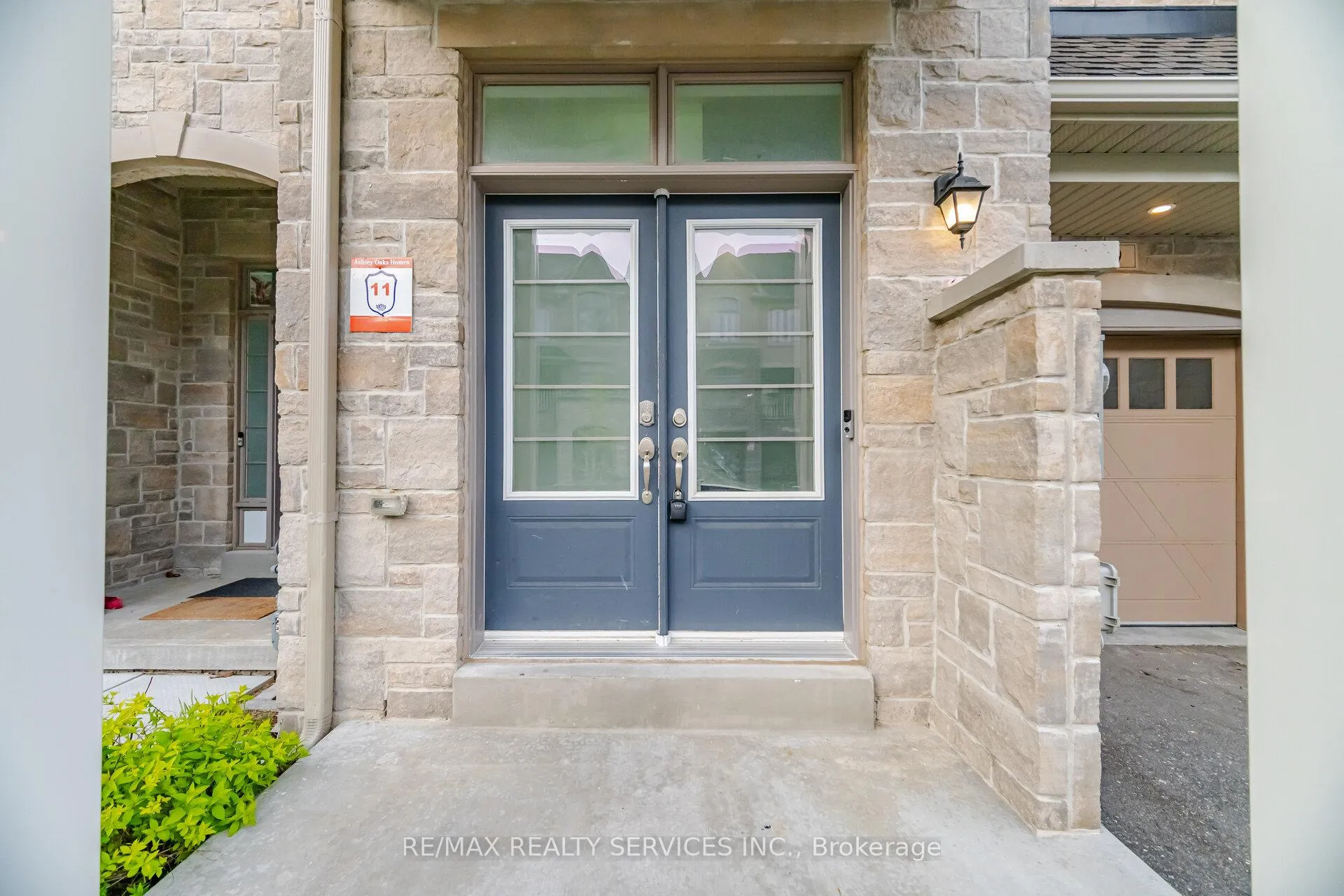 Photo 3 of 29 Summerbeam Way, Brampton, Bram West — HOMEH