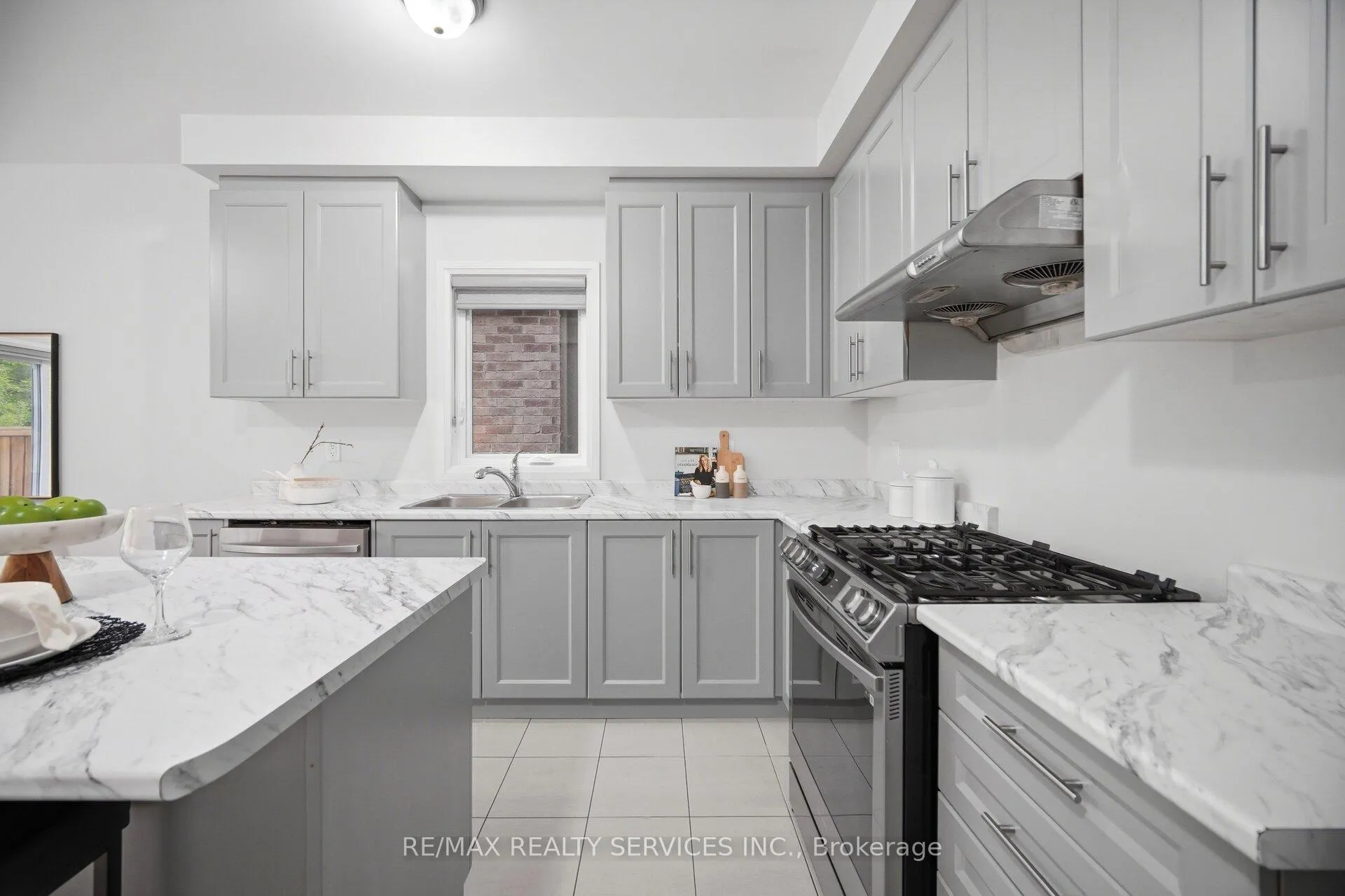 Photo 8 of 29 Summerbeam Way, Brampton, Bram West — HOMEH
