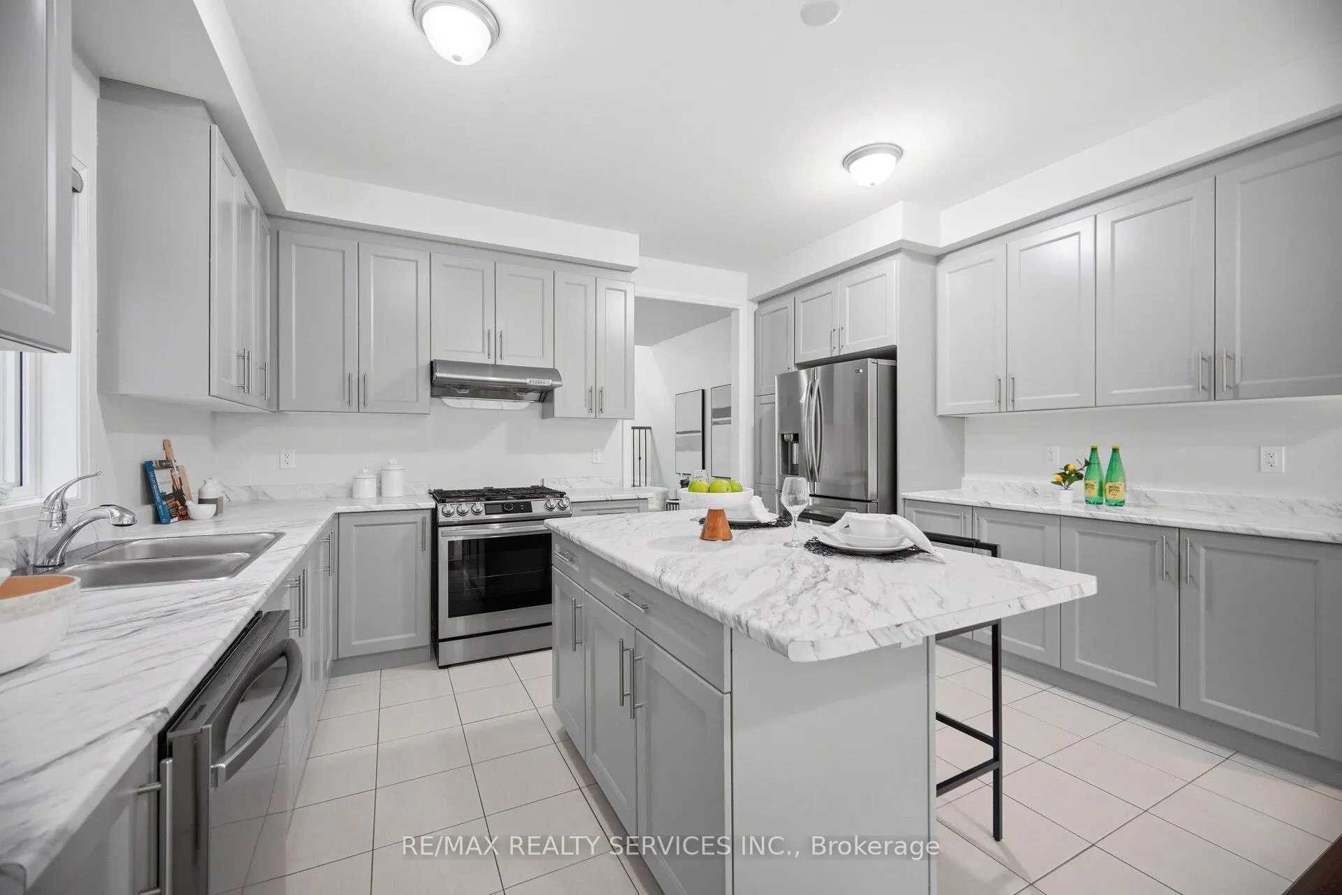 Photo 9 of 29 Summerbeam Way, Brampton, Bram West — HOMEH