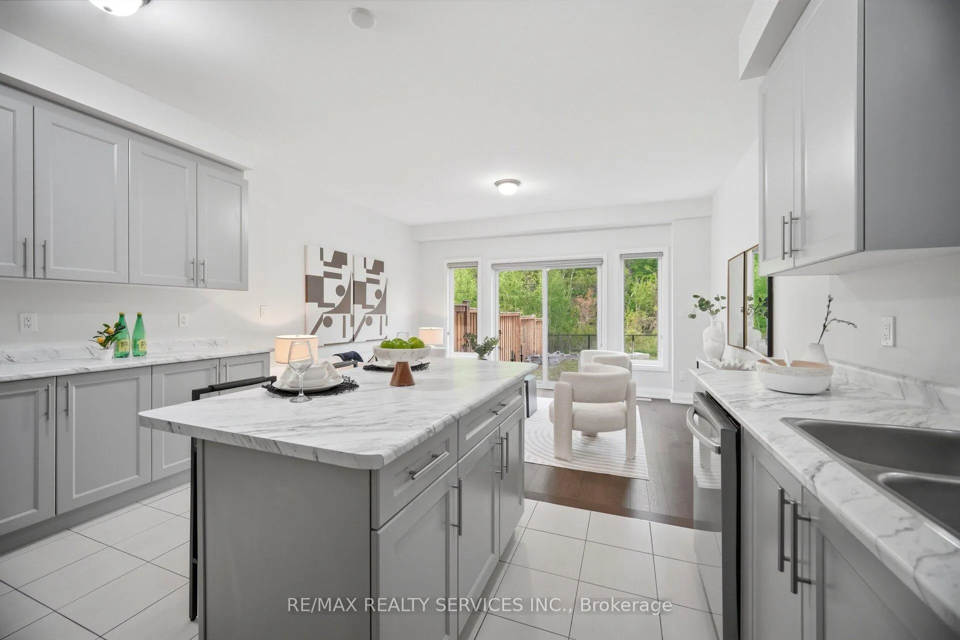 Photo 11 of 29 Summerbeam Way, Brampton, Bram West — HOMEH