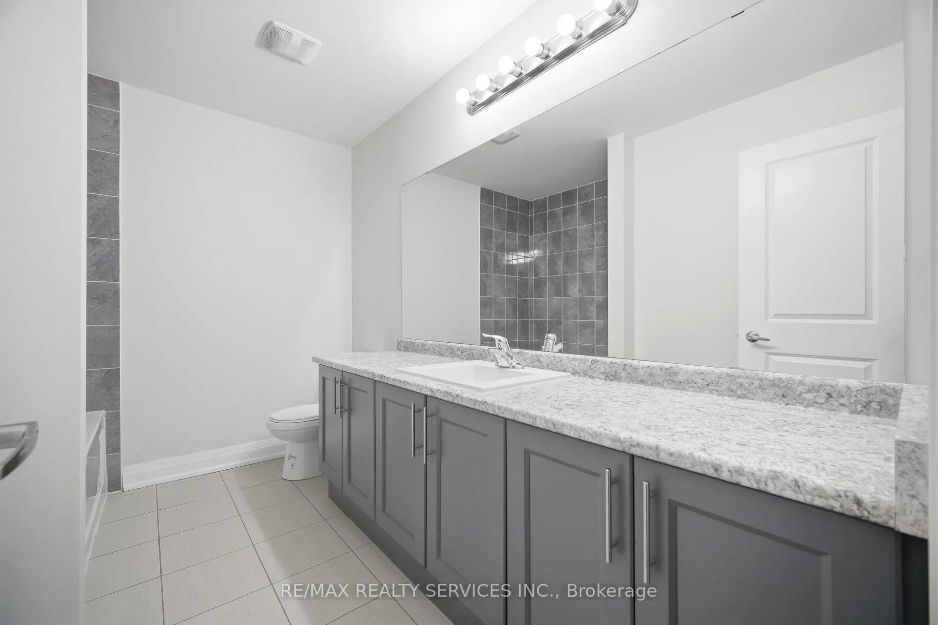 Photo 21 of 29 Summerbeam Way, Brampton, Bram West — HOMEH