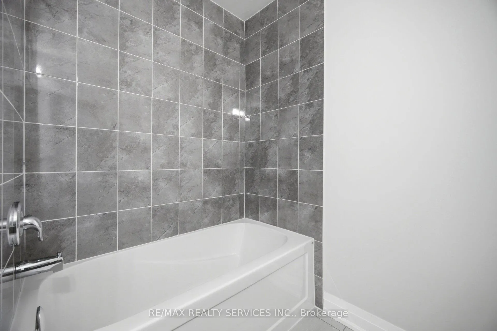 Photo 22 of 29 Summerbeam Way, Brampton, Bram West — HOMEH