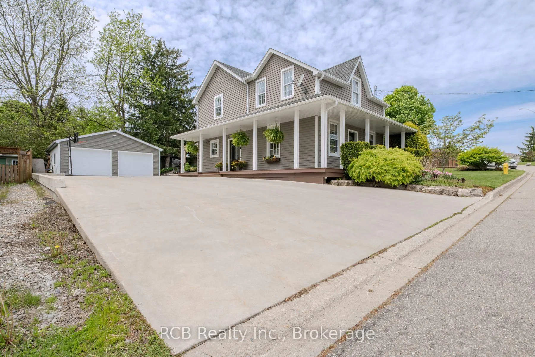 Photo 1 of 27 Reid Street, Brant, South Dumfries — HOMEH