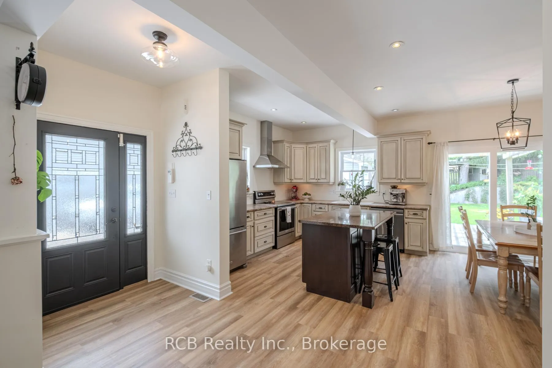 Photo 10 of 27 Reid Street, Brant, South Dumfries — HOMEH