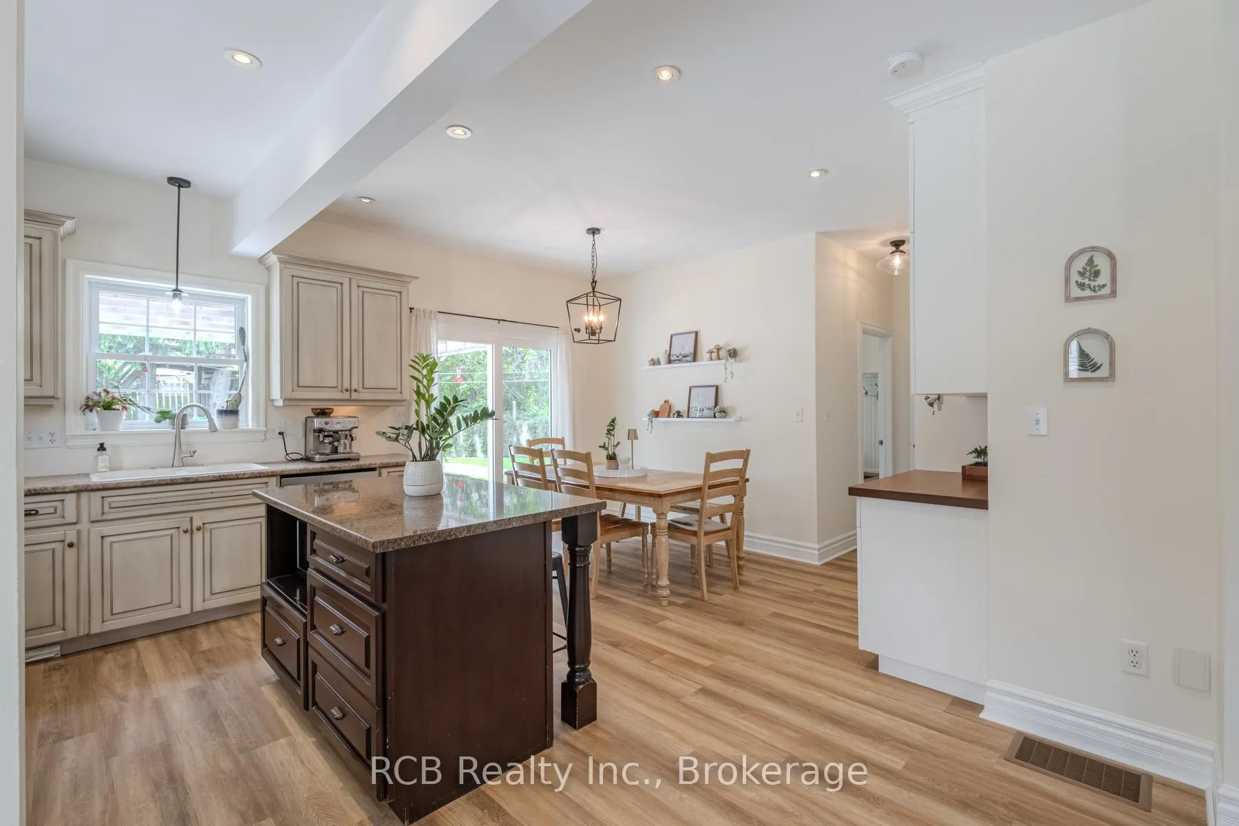 Photo 11 of 27 Reid Street, Brant, South Dumfries — HOMEH