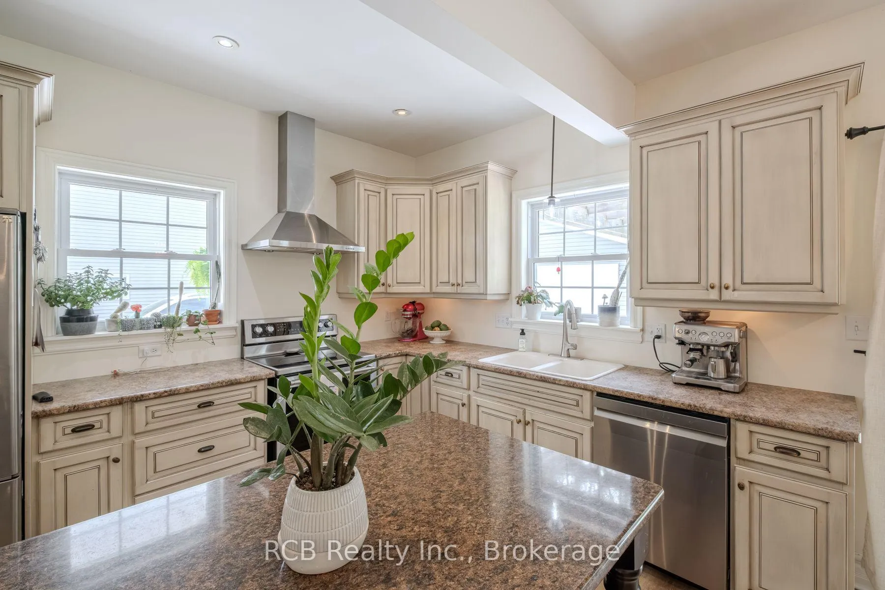 Photo 13 of 27 Reid Street, Brant, South Dumfries — HOMEH