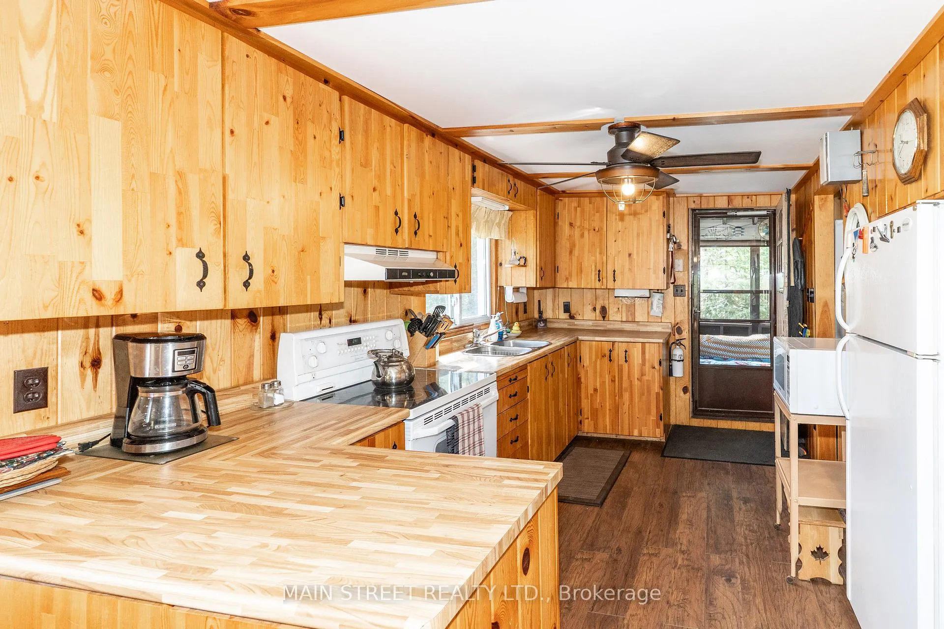 Photo 14 of 1146 Farmer Hays Drive, Algonquin Highlands, McClintock — HOMEH