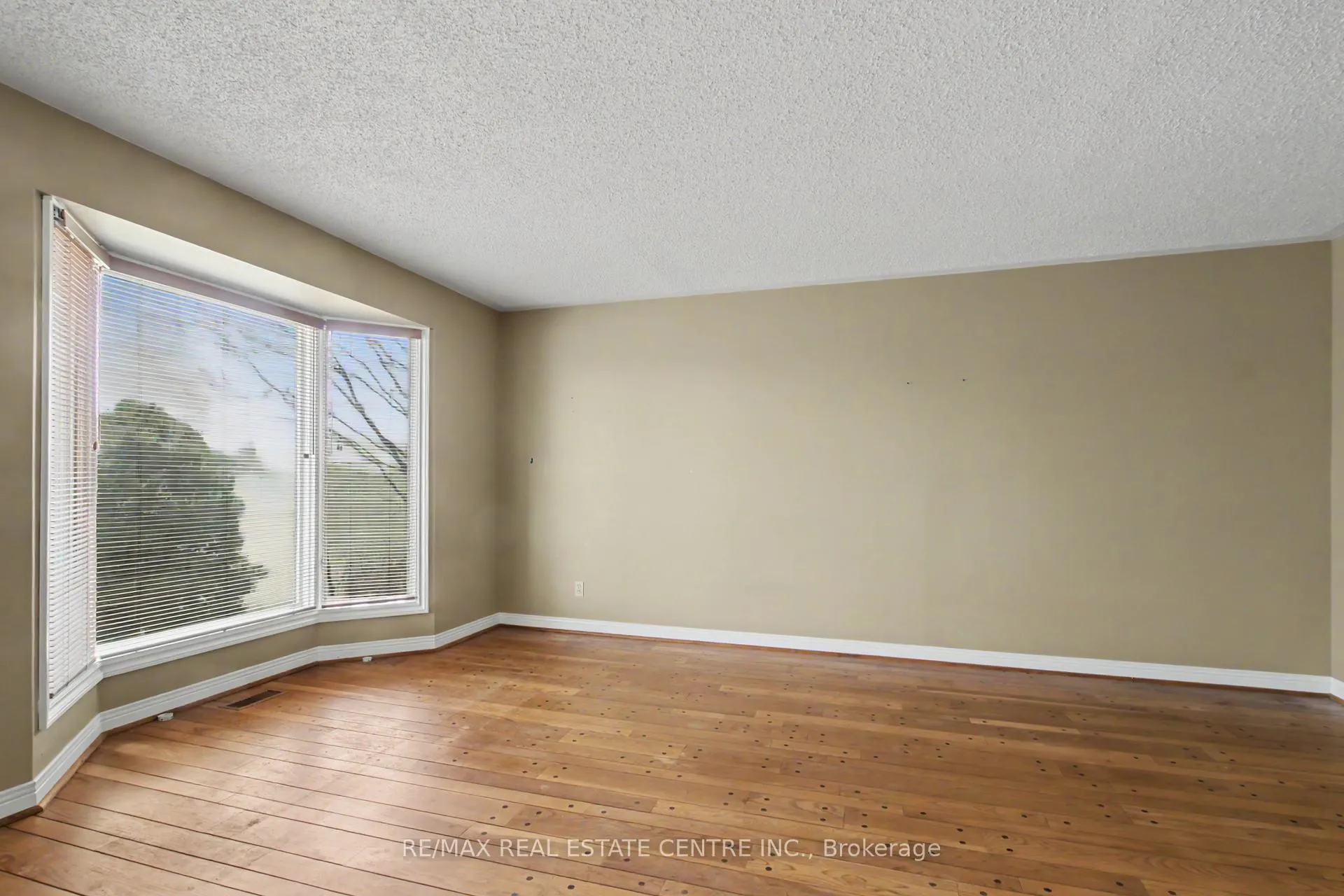 Photo 7 of 8548 First Line, Milton, Rural Milton West — HOMEH