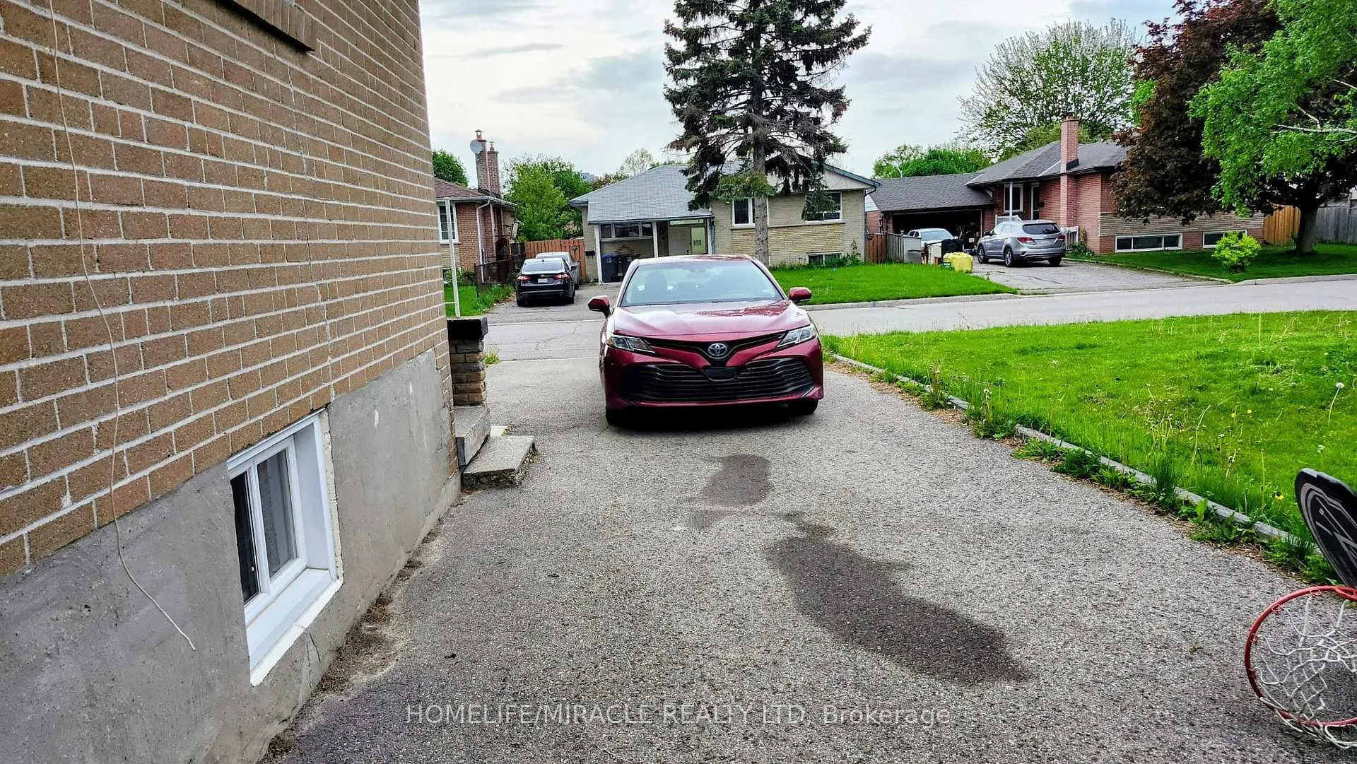 Photo 2 of 7 Mcclure Avenue, Brampton, Northwood Park — HOMEH
