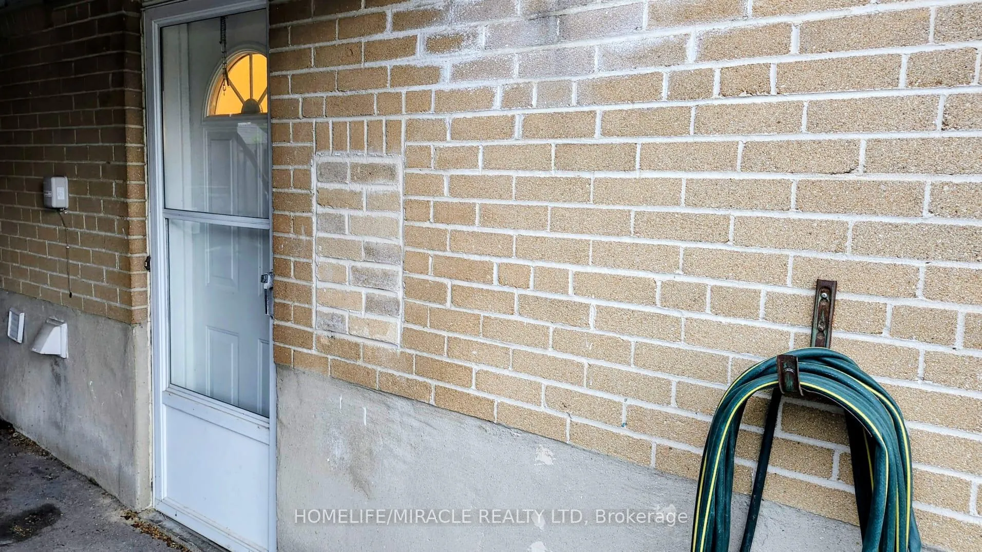 Photo 3 of 7 Mcclure Avenue, Brampton, Northwood Park — HOMEH