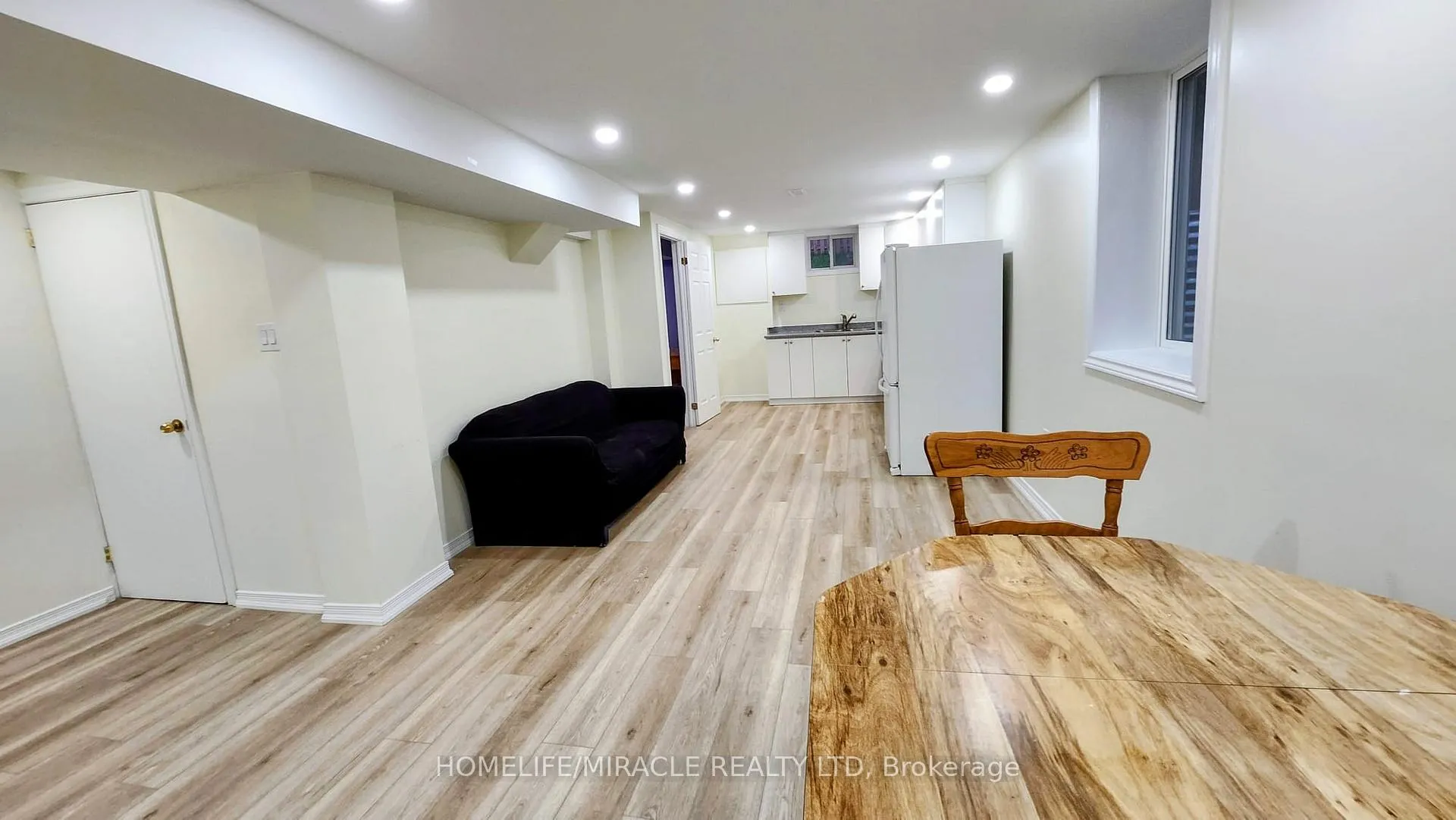 Photo 10 of 7 Mcclure Avenue, Brampton, Northwood Park — HOMEH