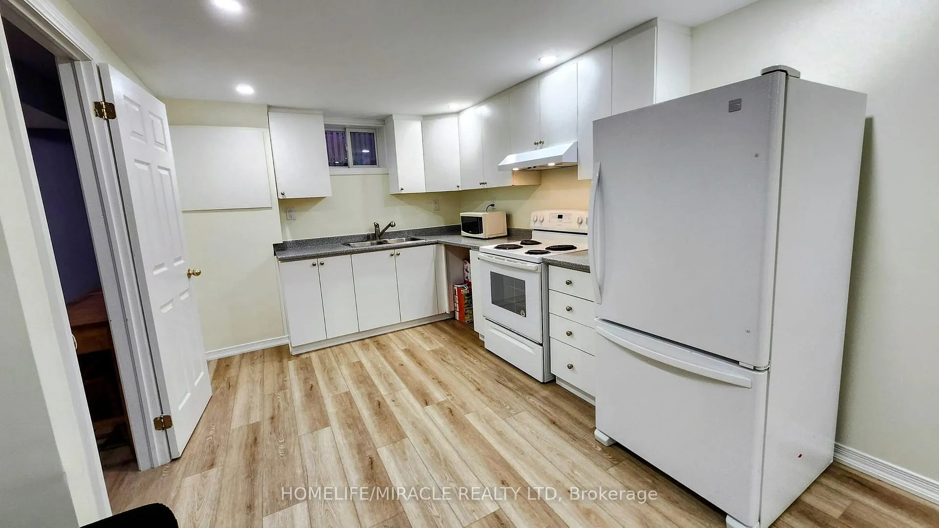 Photo 11 of 7 Mcclure Avenue, Brampton, Northwood Park — HOMEH