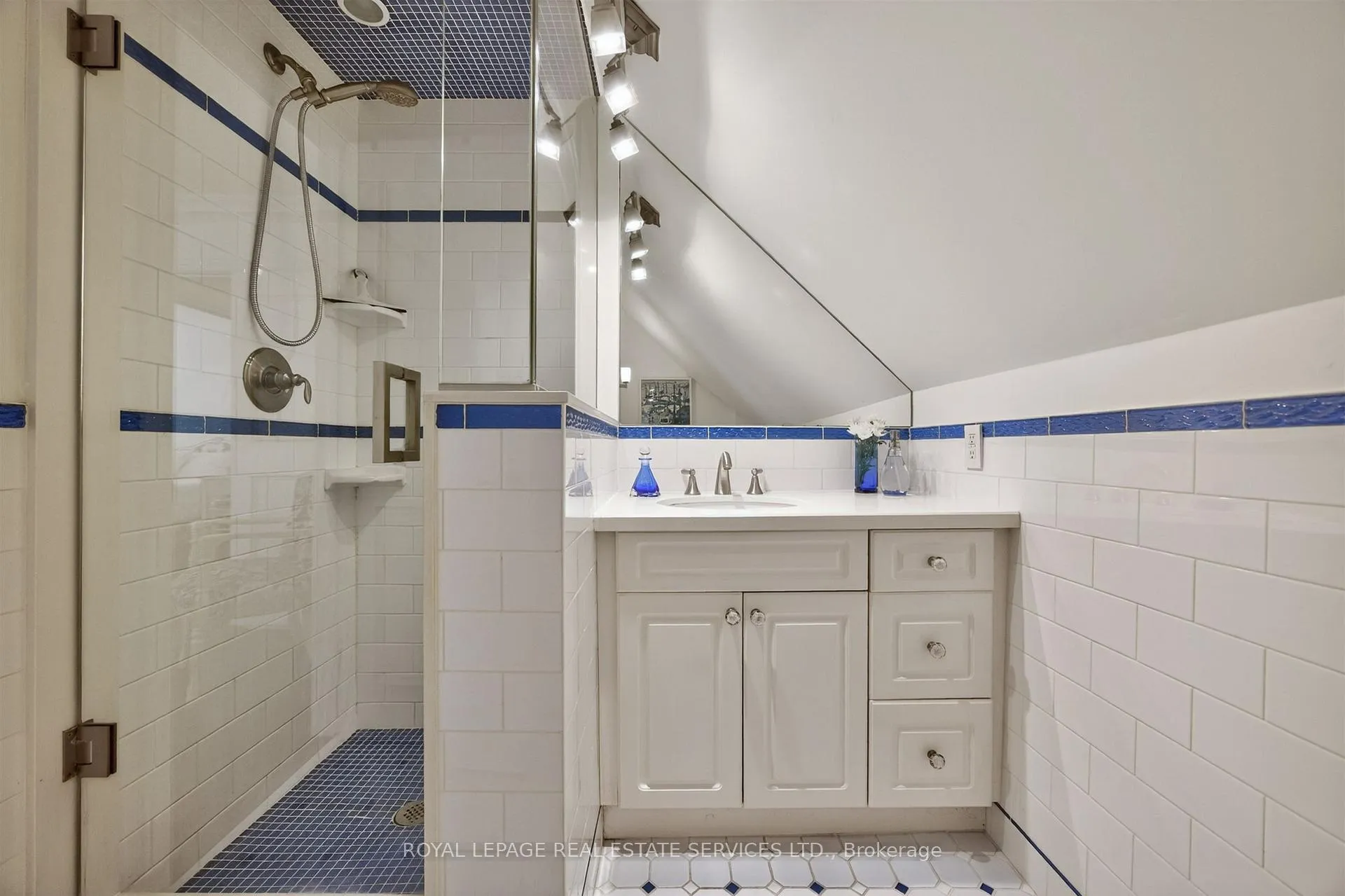 Photo 20 of 130 Thompson Avenue, Etobicoke, Stonegate-Queensway — HOMEH