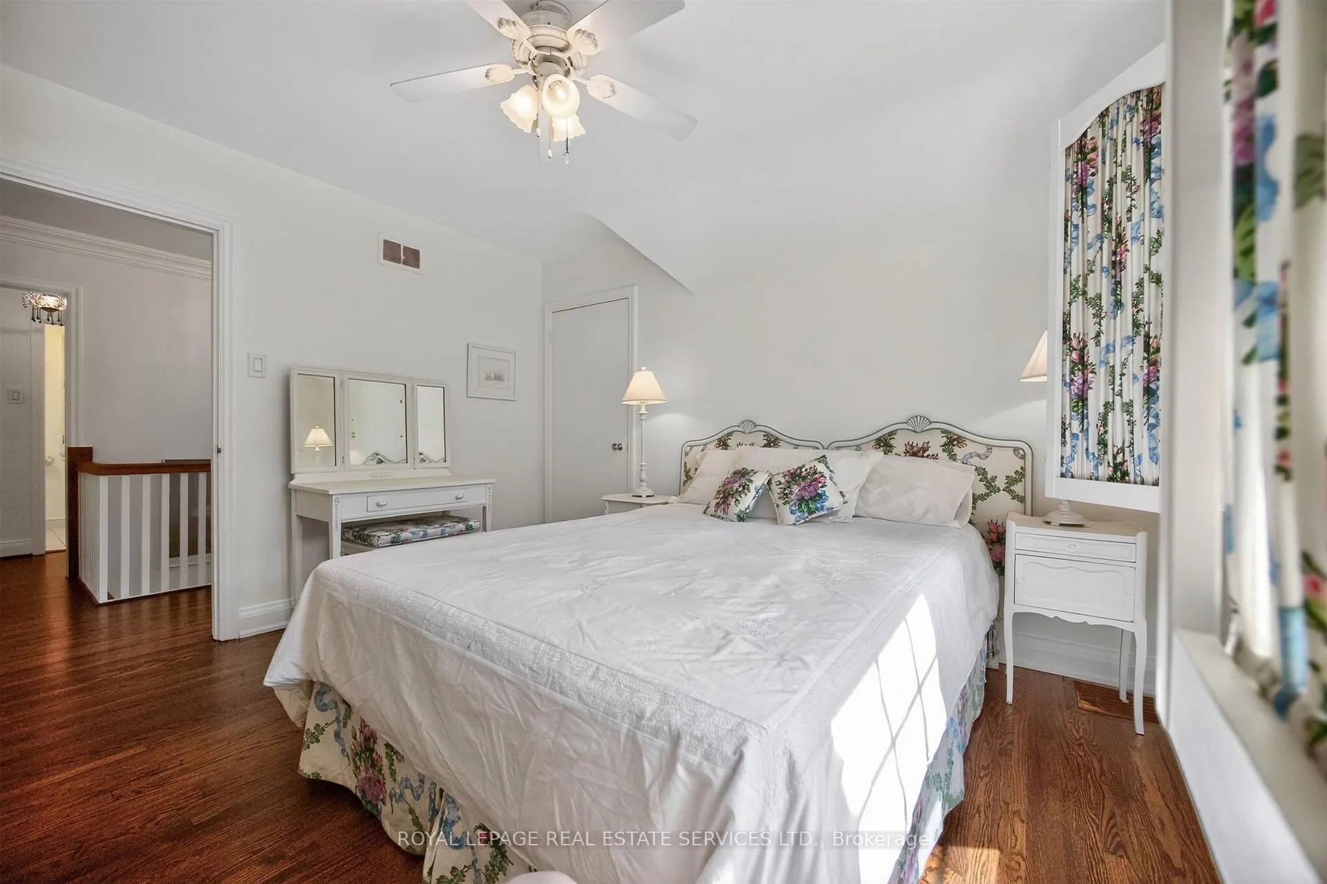 Photo 23 of 130 Thompson Avenue, Etobicoke, Stonegate-Queensway — HOMEH
