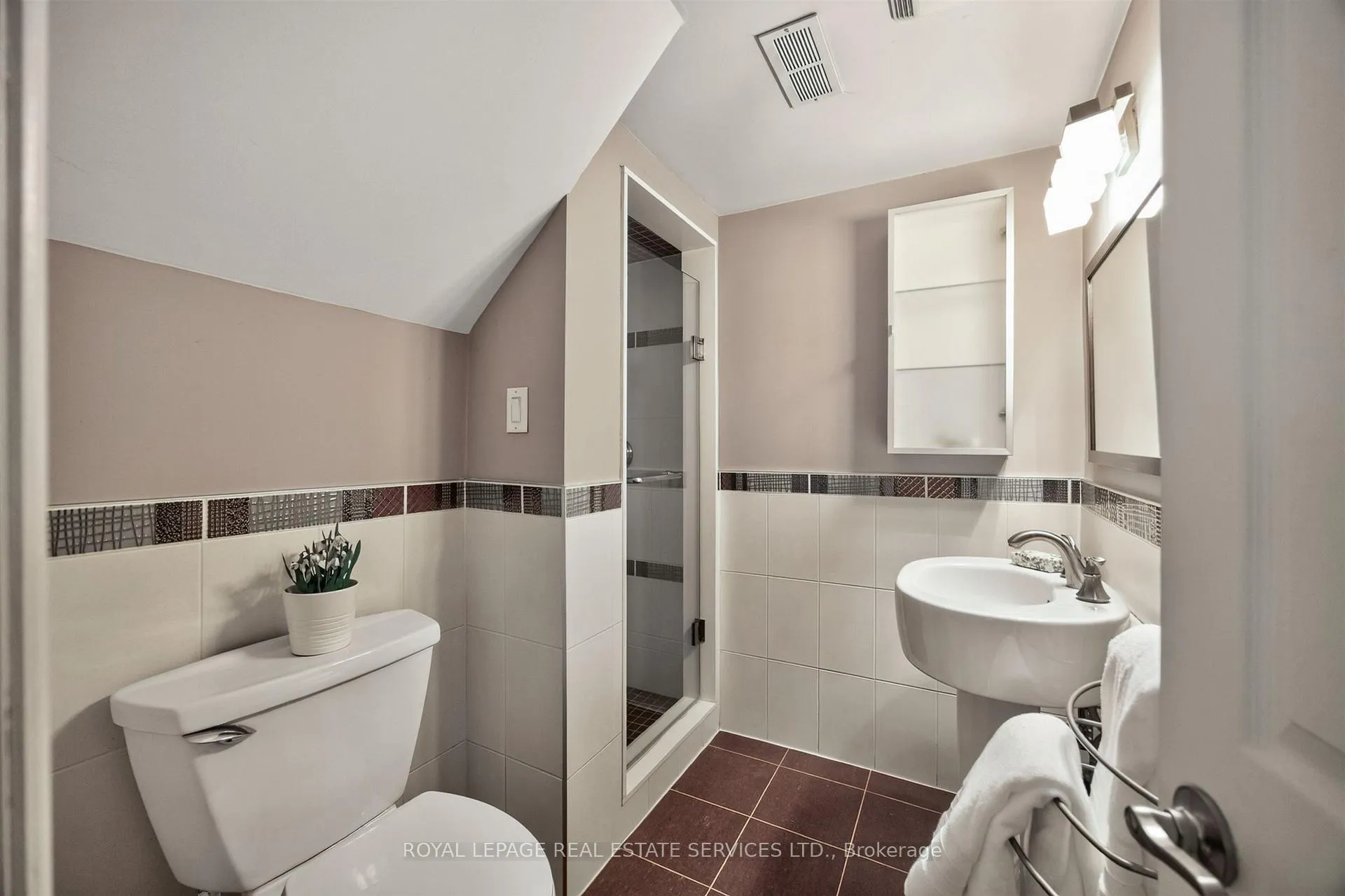 Photo 31 of 130 Thompson Avenue, Etobicoke, Stonegate-Queensway — HOMEH