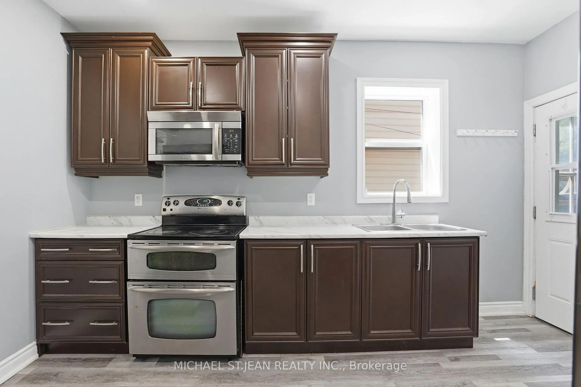 Photo 11 of 38 Norway Avenue, Hamilton, Blakeley — HOMEH