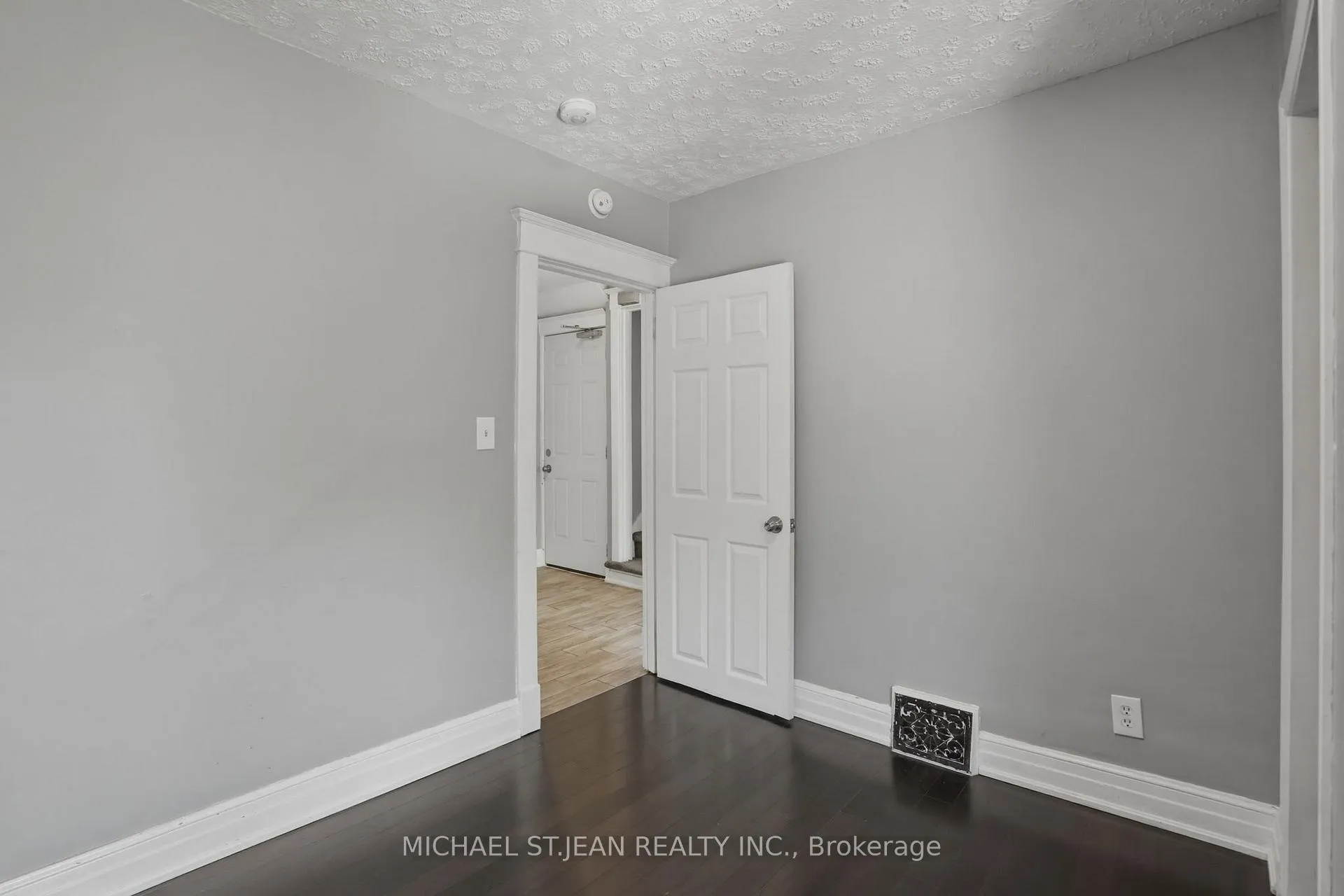 Photo 13 of 38 Norway Avenue, Hamilton, Blakeley — HOMEH