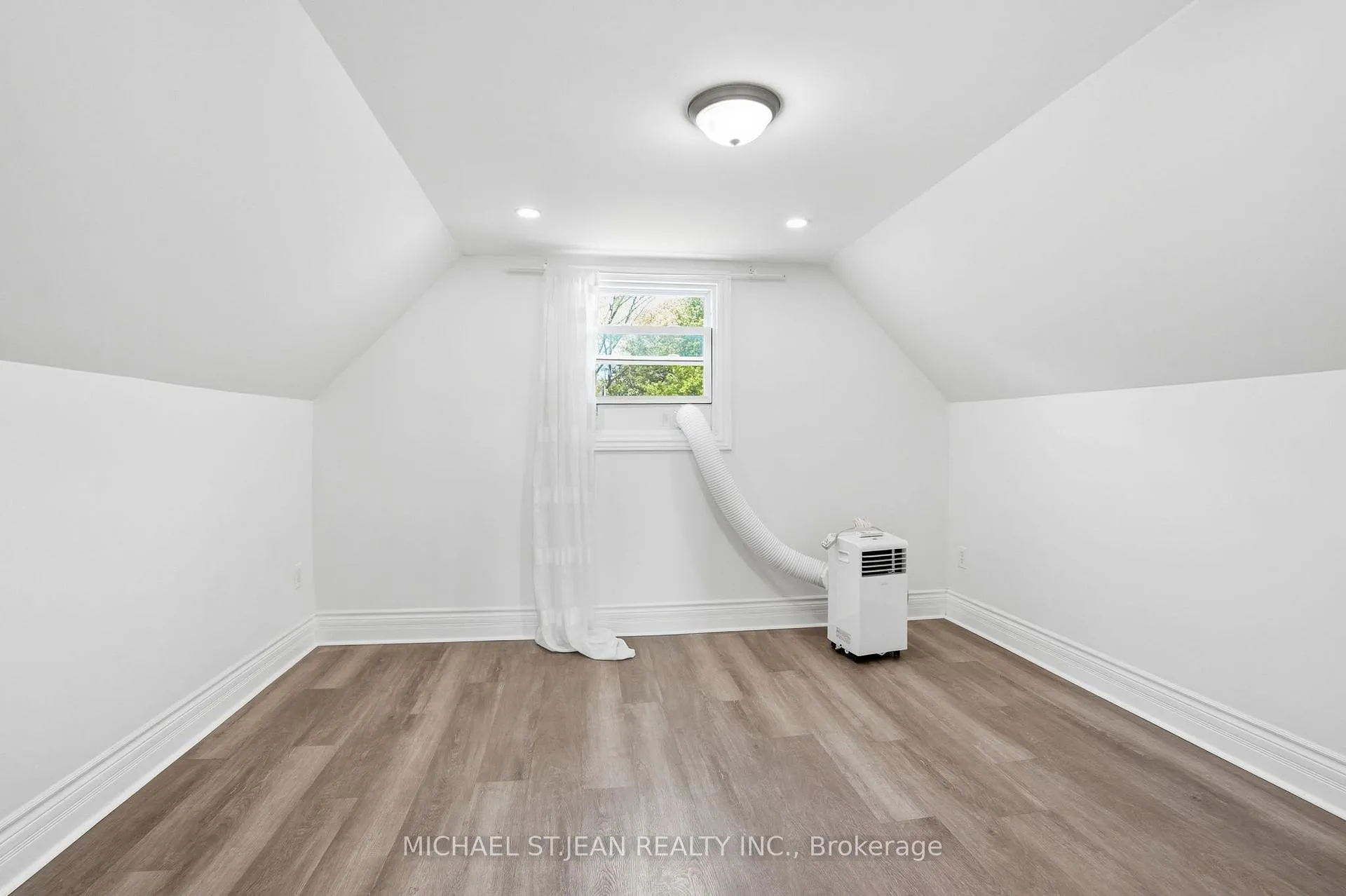 Photo 18 of 38 Norway Avenue, Hamilton, Blakeley — HOMEH