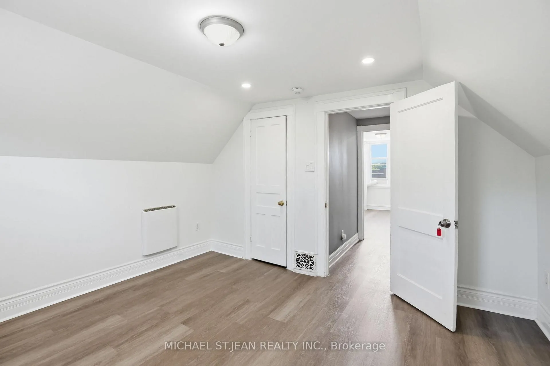 Photo 19 of 38 Norway Avenue, Hamilton, Blakeley — HOMEH