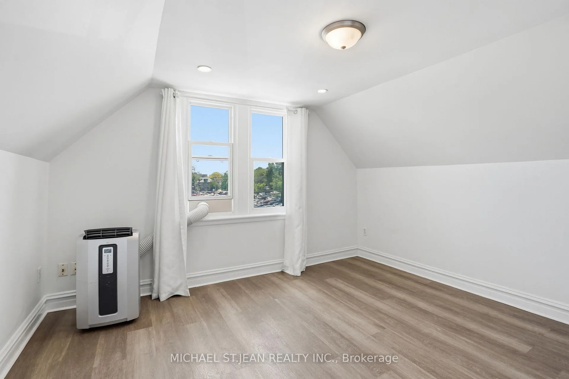 Photo 20 of 38 Norway Avenue, Hamilton, Blakeley — HOMEH