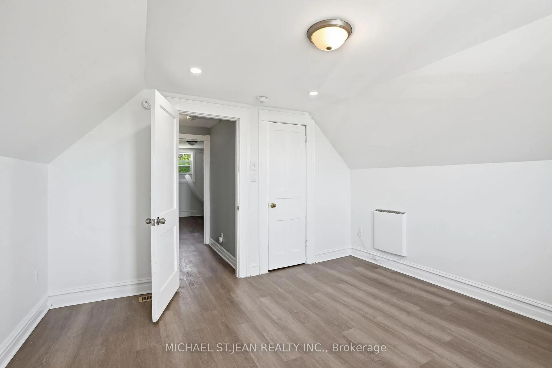 Photo 21 of 38 Norway Avenue, Hamilton, Blakeley — HOMEH