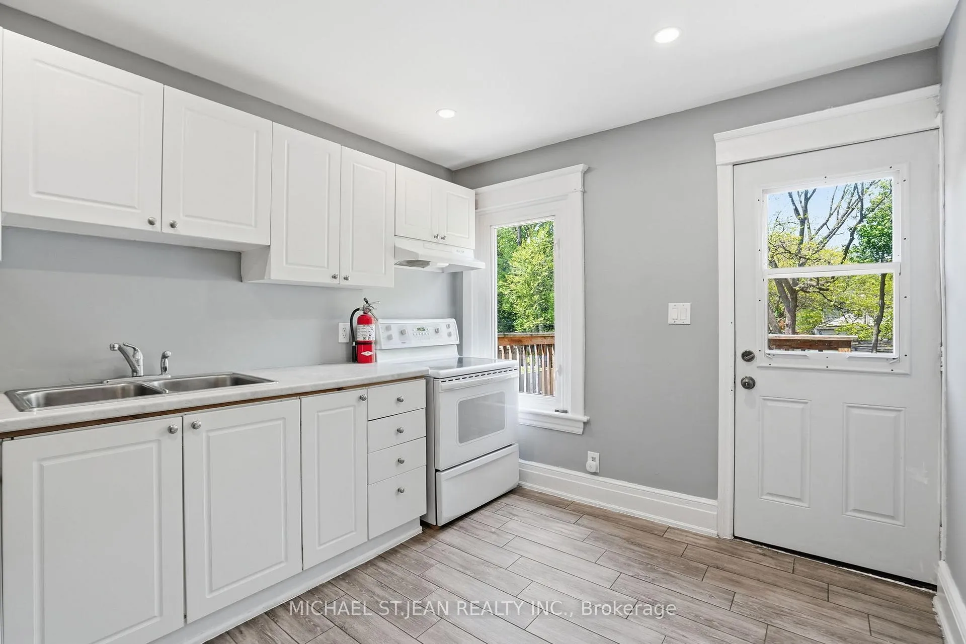 Photo 22 of 38 Norway Avenue, Hamilton, Blakeley — HOMEH