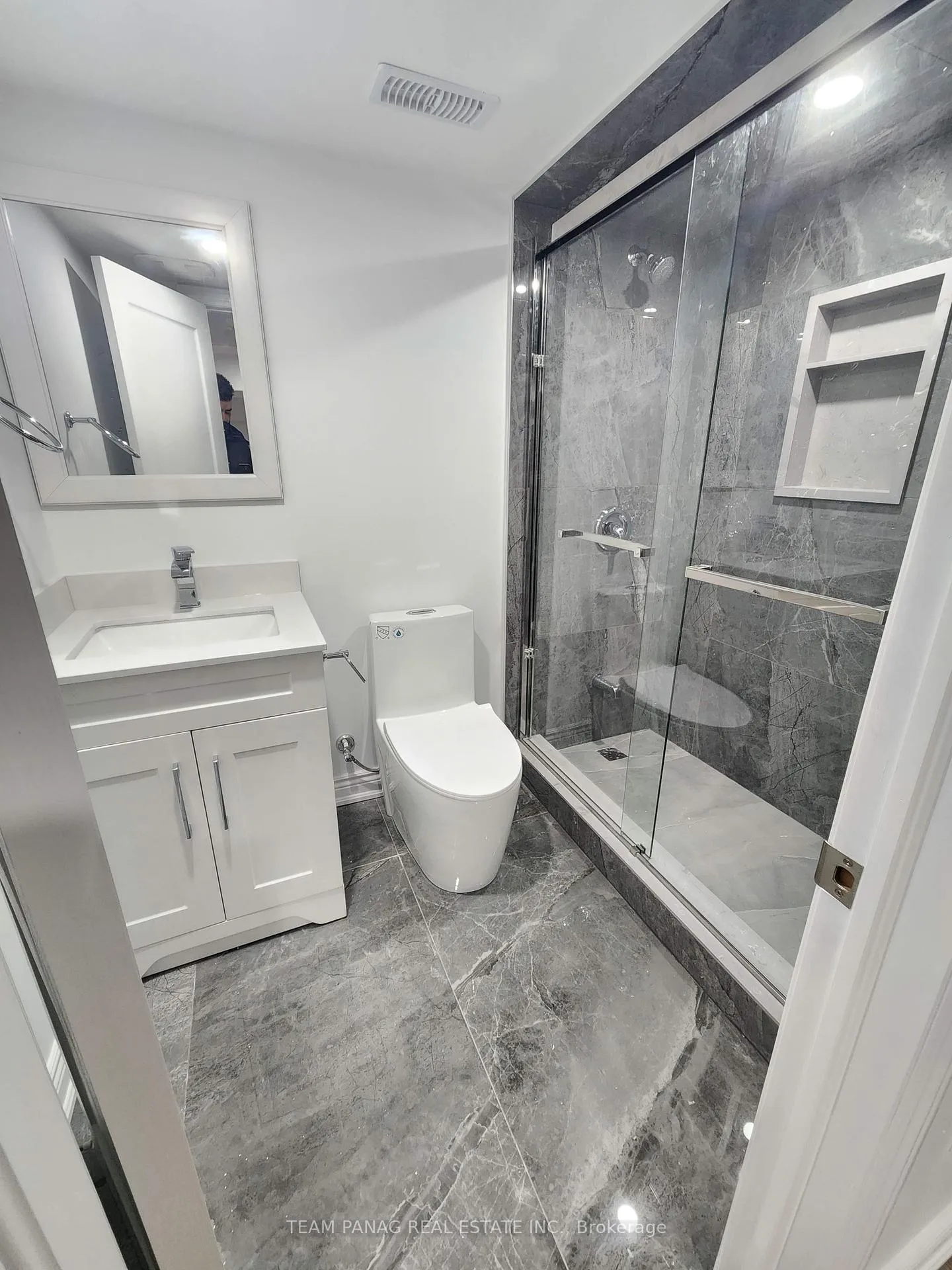 Photo 2 of 11 Sugar Pearl Road, Brampton, Snelgrove — HOMEH